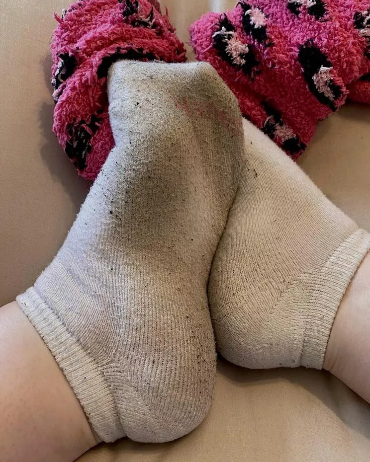 21[f]: gym socks 💦. posted by xonaughtyviolet