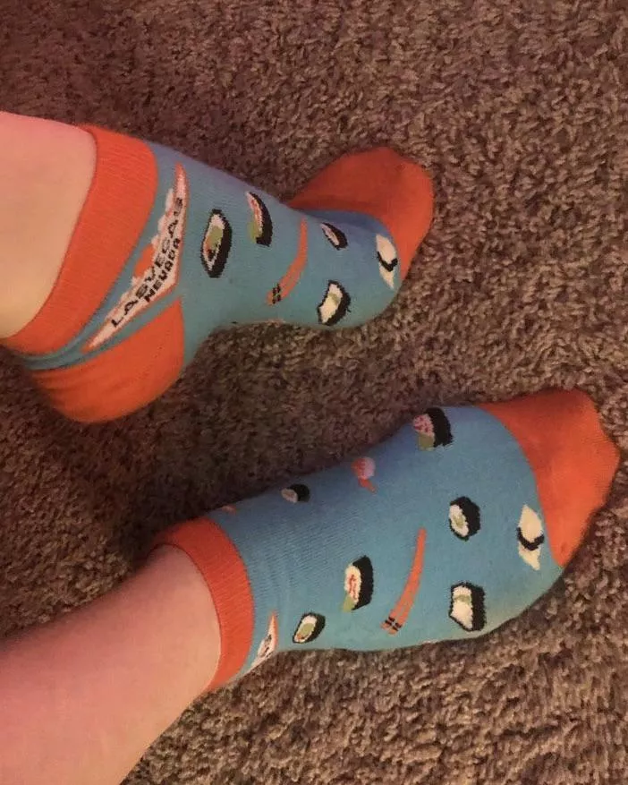 21[f]: who else loves these sushi socks 🍱♥️? posted by xonaughtyviolet