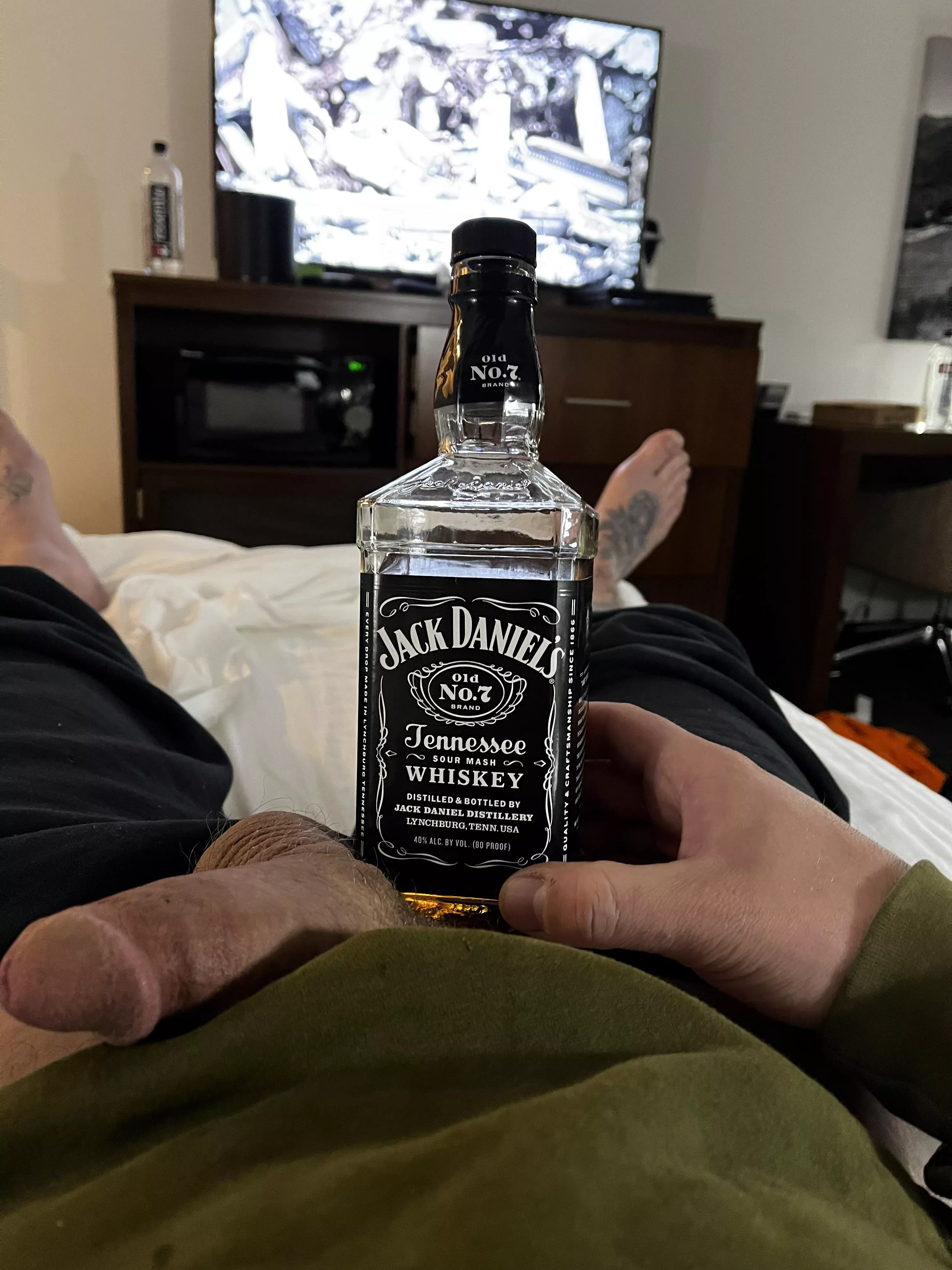 [35] dads home late, ready for a night cap ? posted by Bluecollar2727