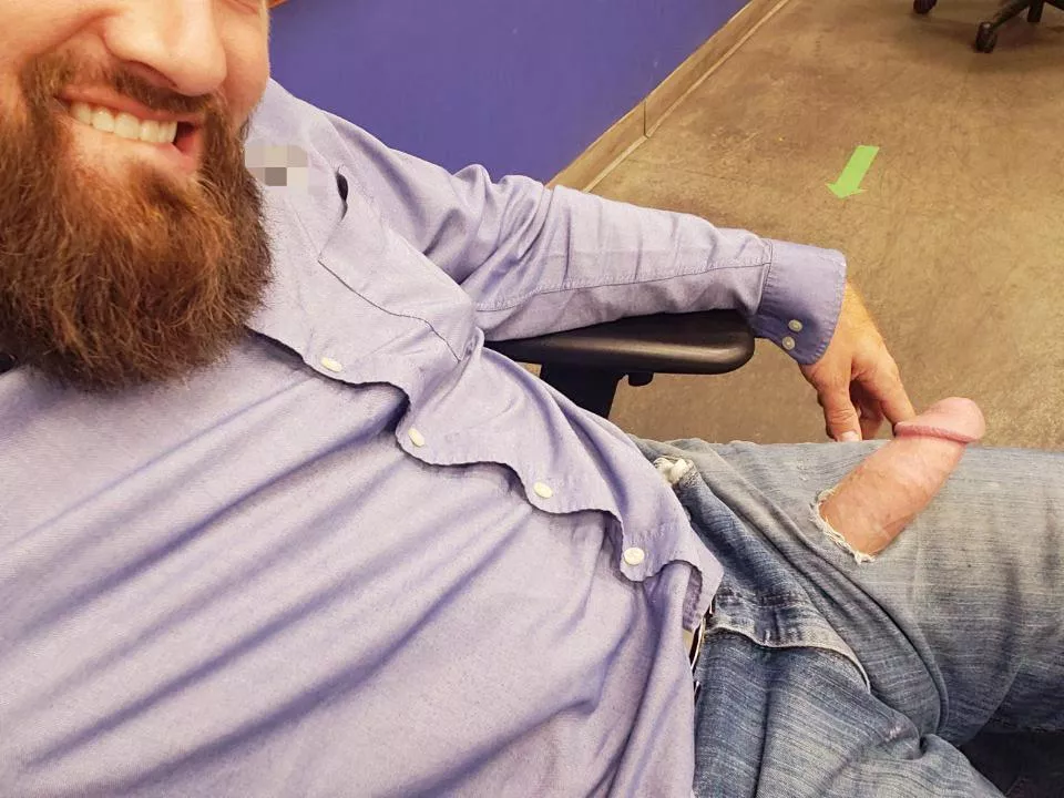 [35] Looks like there may be a small hole in my pants.... posted by MrNiCeGuY520