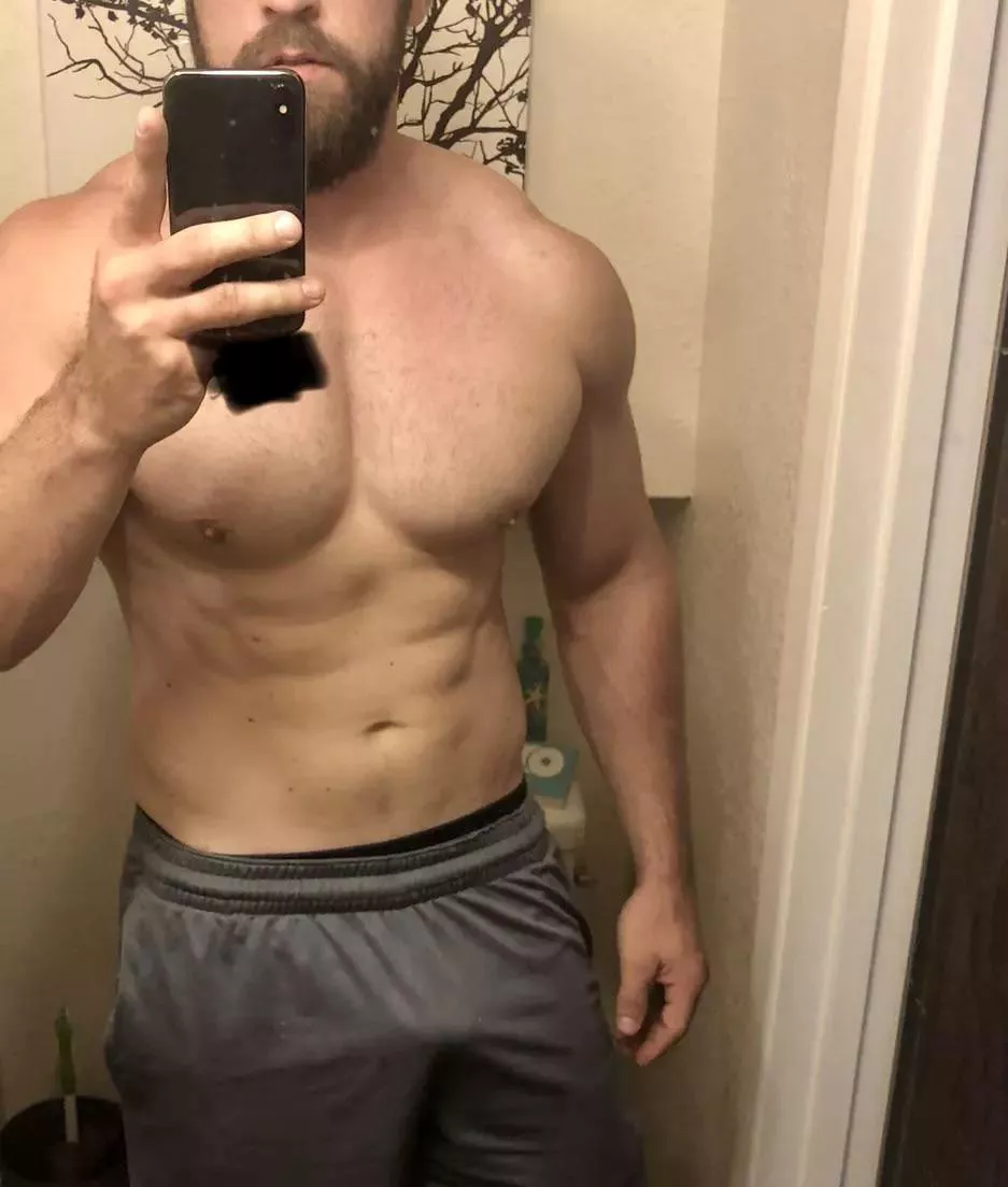 [36] could my dad bod make you cum? posted by dadbodlife99