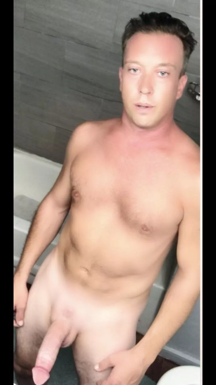 (40) in New Jersey with 10â€ cock thatâ€™s made for sex posted by Exact_Property_1982