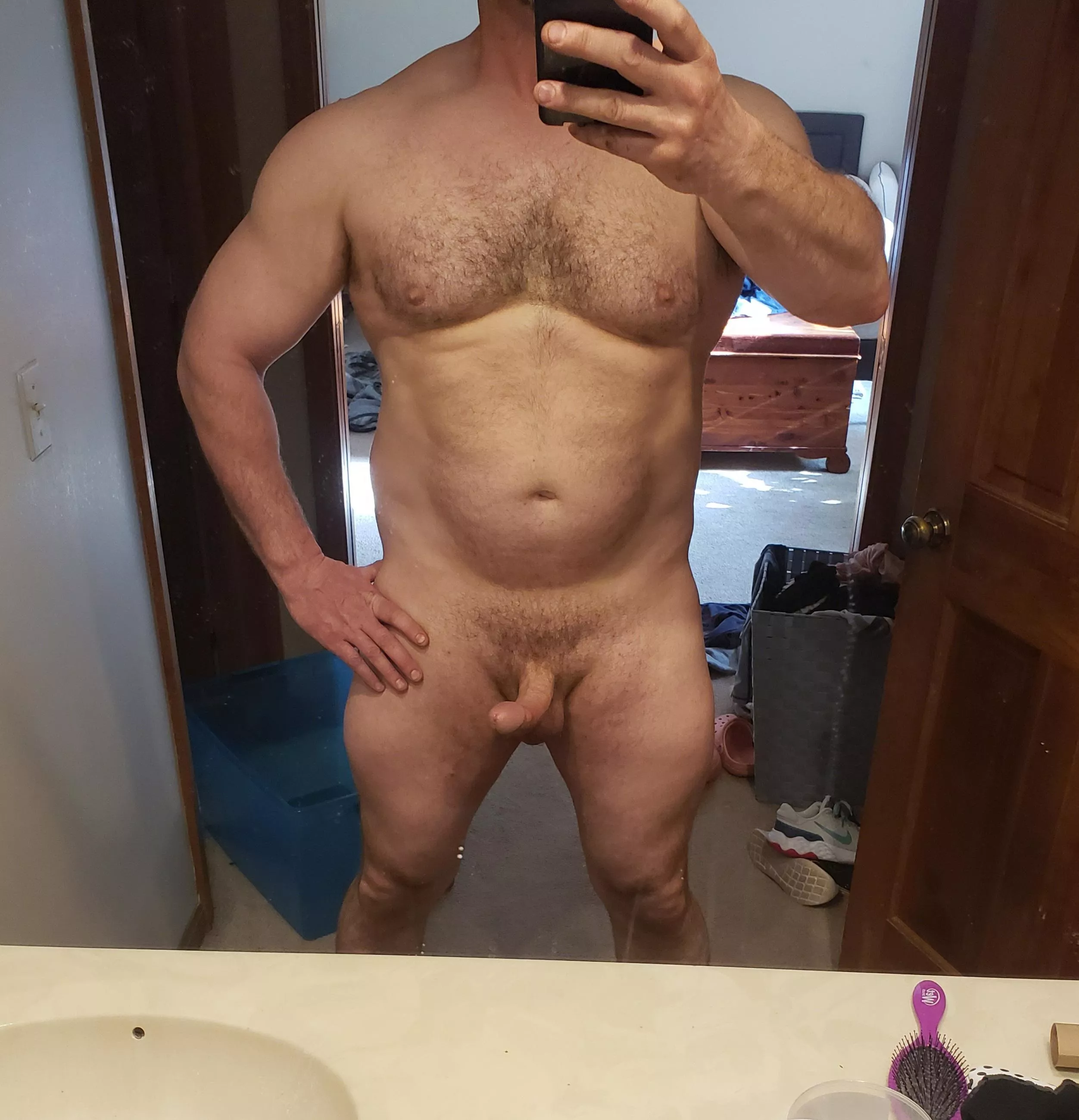 [43] What do you think of this 43 year old dad of 3? 6'4