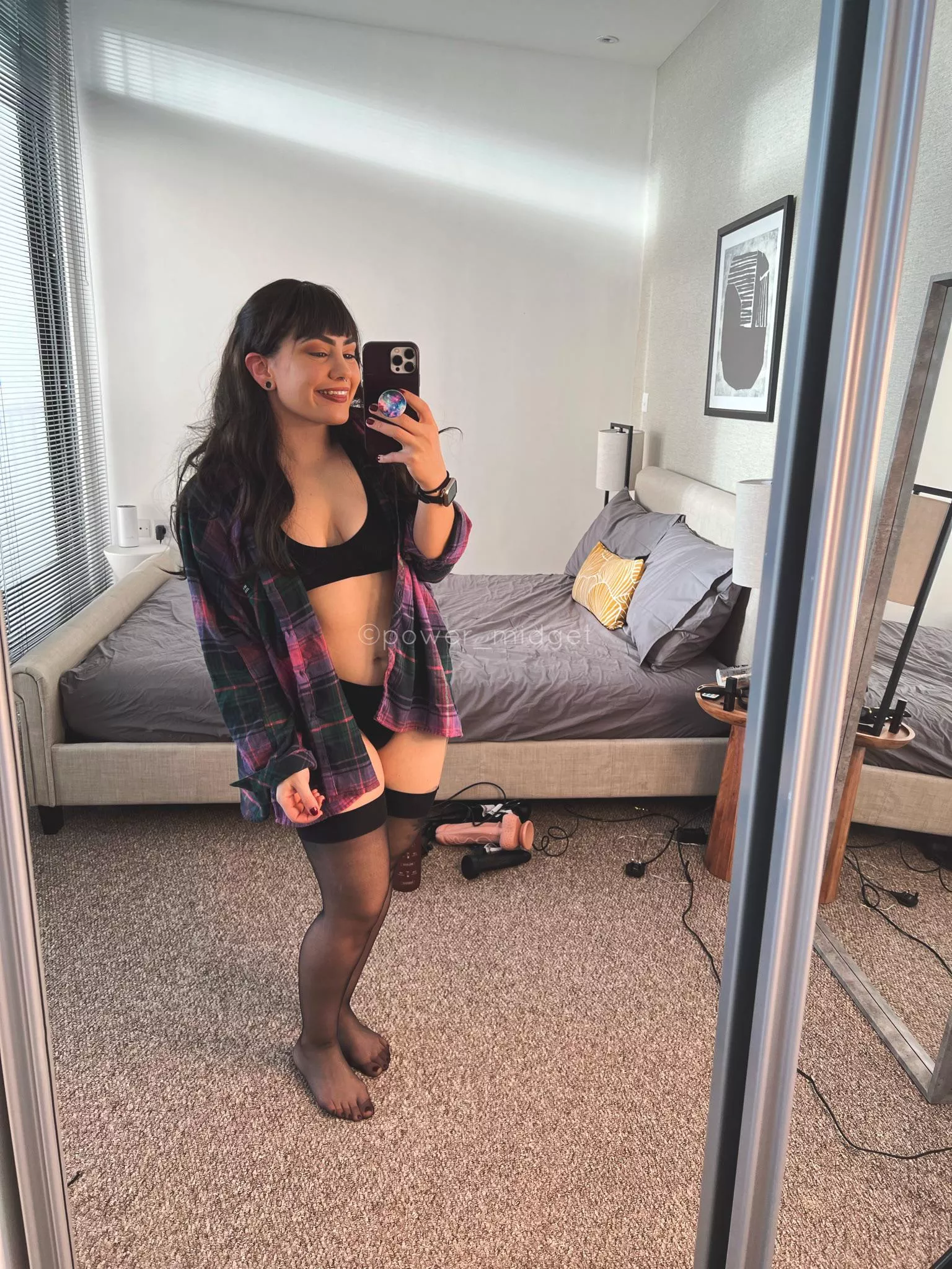 4ft 8â€ little cutie ðŸ¥° posted by power_midget