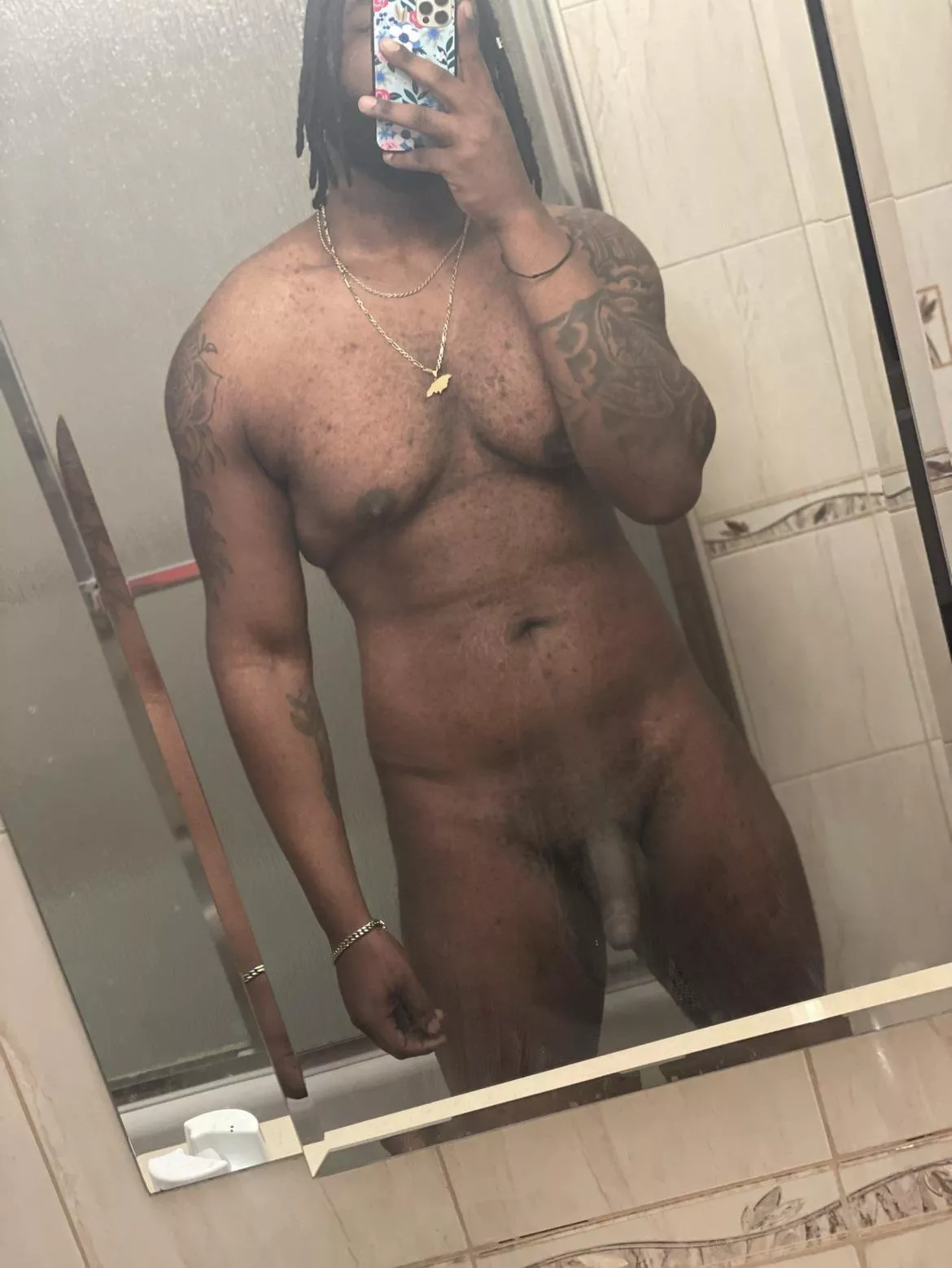 6 foot 3 come climb me ðŸ˜ˆ posted by Rare_Ad4023