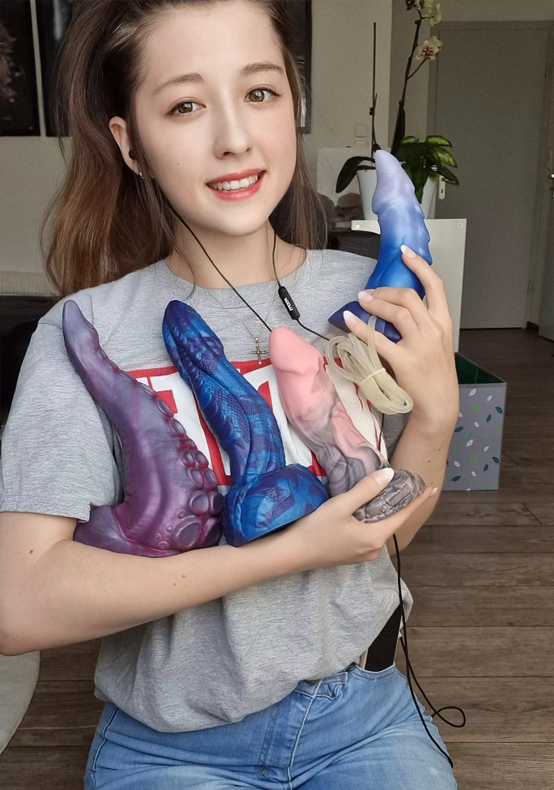 After years I finally took the plunge and got my first Bad Dragon toys, I think I might have a new addiction 🥺 posted by AryaPumpkin