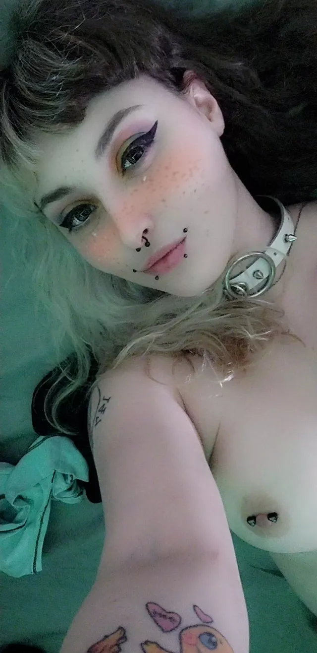 Anyone else love taking nudes? posted by ThatWeirdAlienGirl