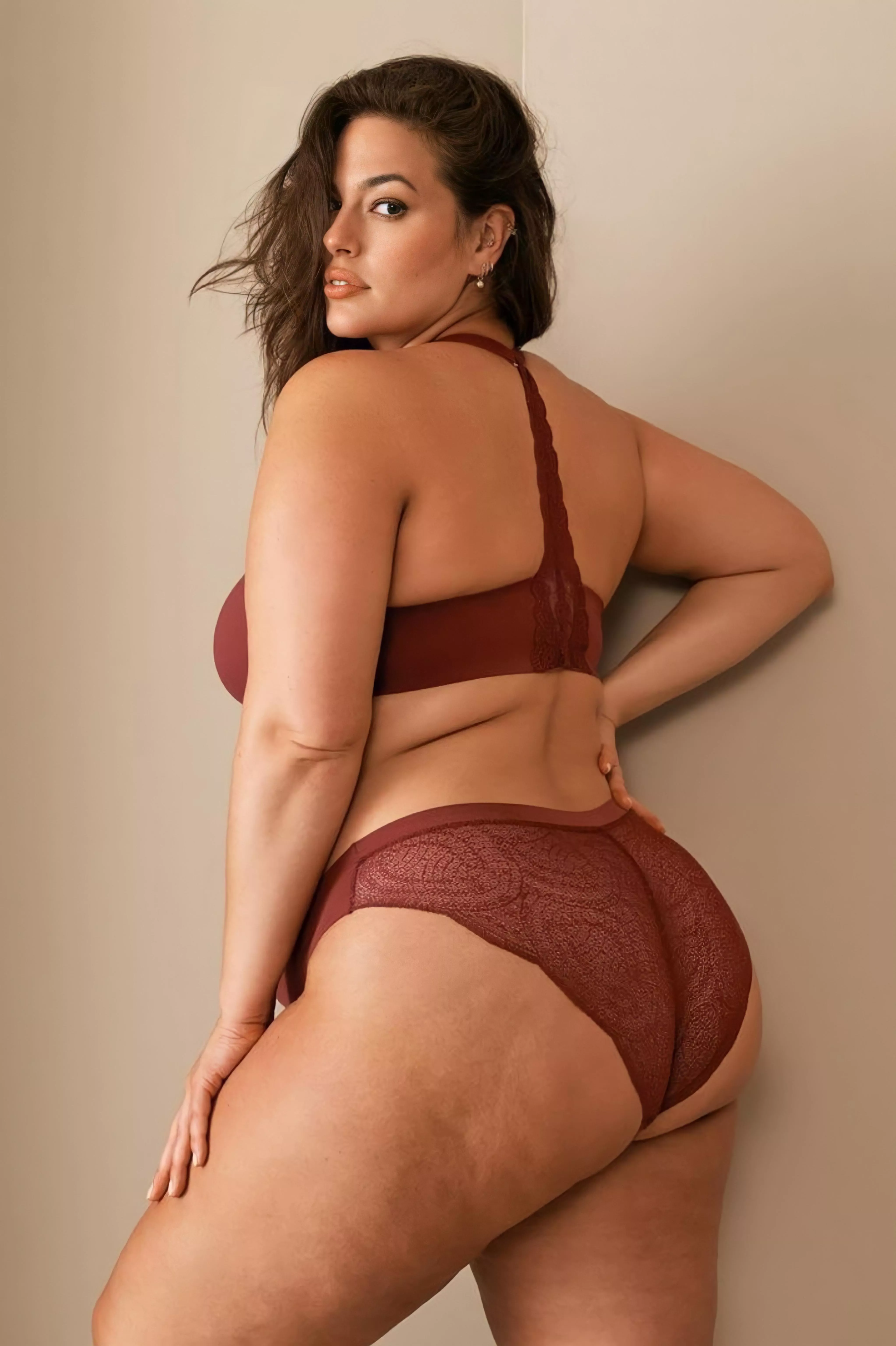 Ashley Graham (UHQ) posted by WillIsNotHot