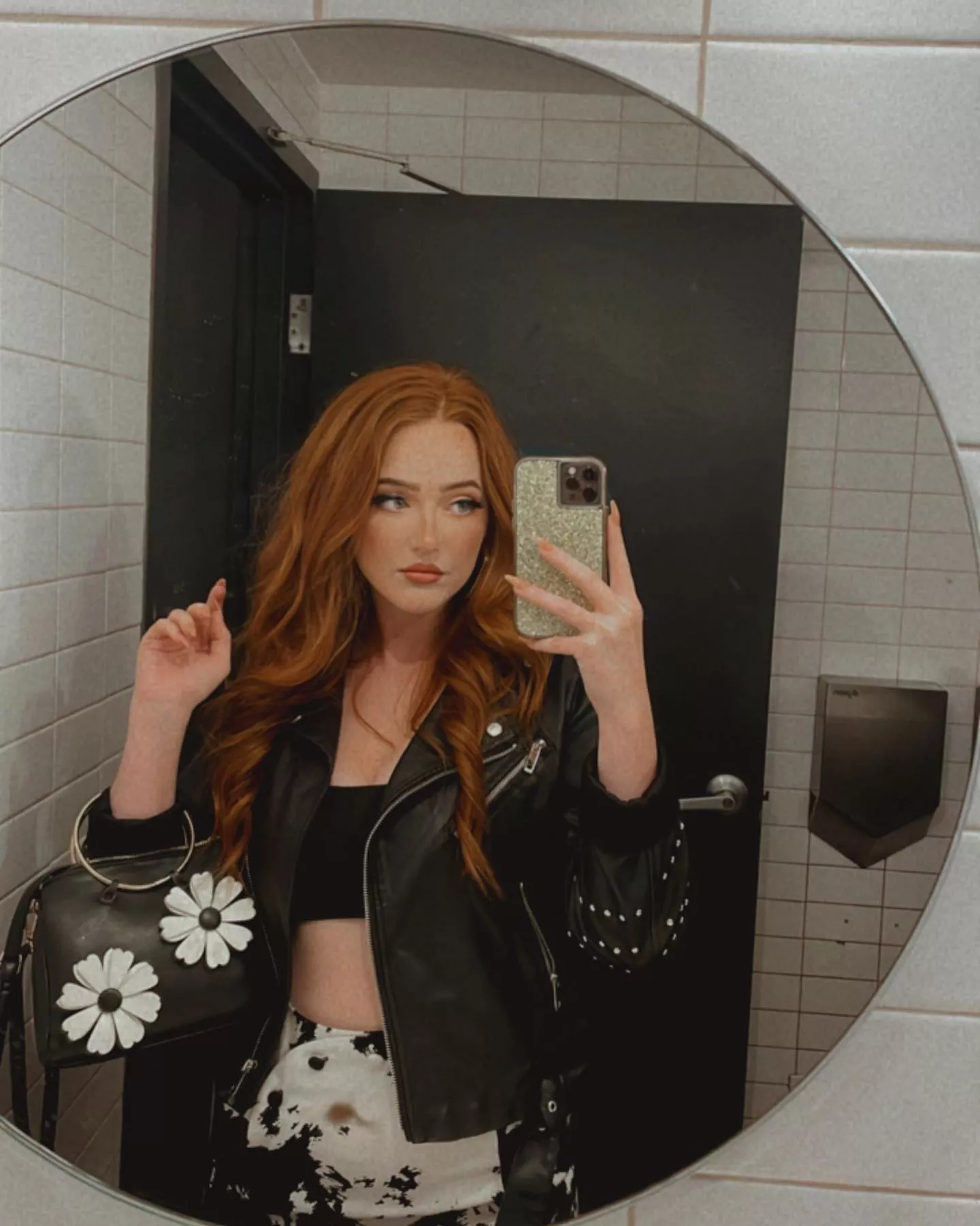 Bathroom Selfie Redhead posted by gooningaccount