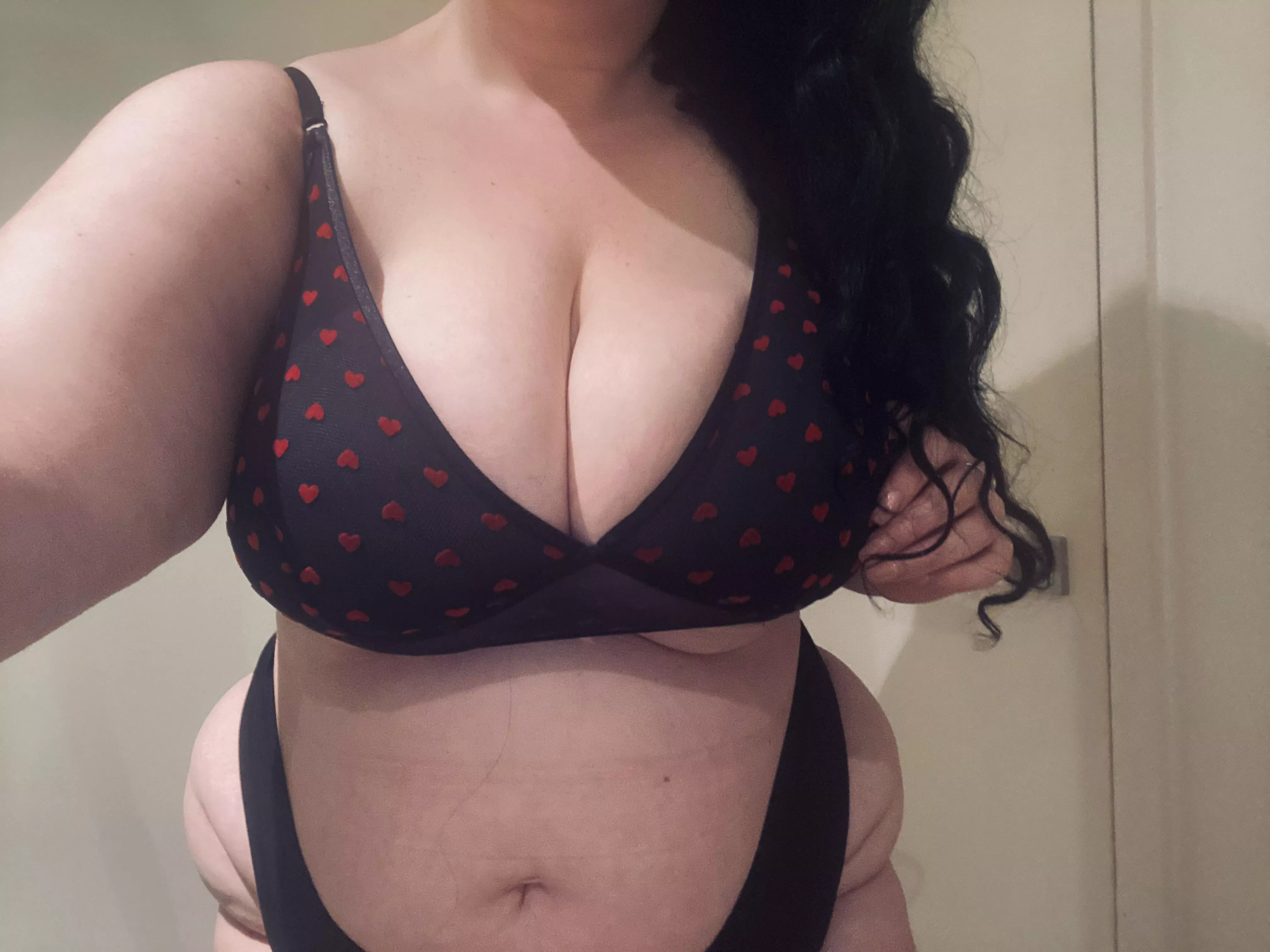 Bedtime soon ðŸ¥± coming with ? posted by curseofcurves17