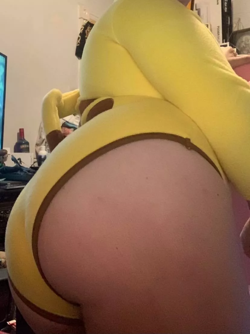 Bet you didn't think you'd be turned on by Pikachu's ass ;P posted by scoobsboob