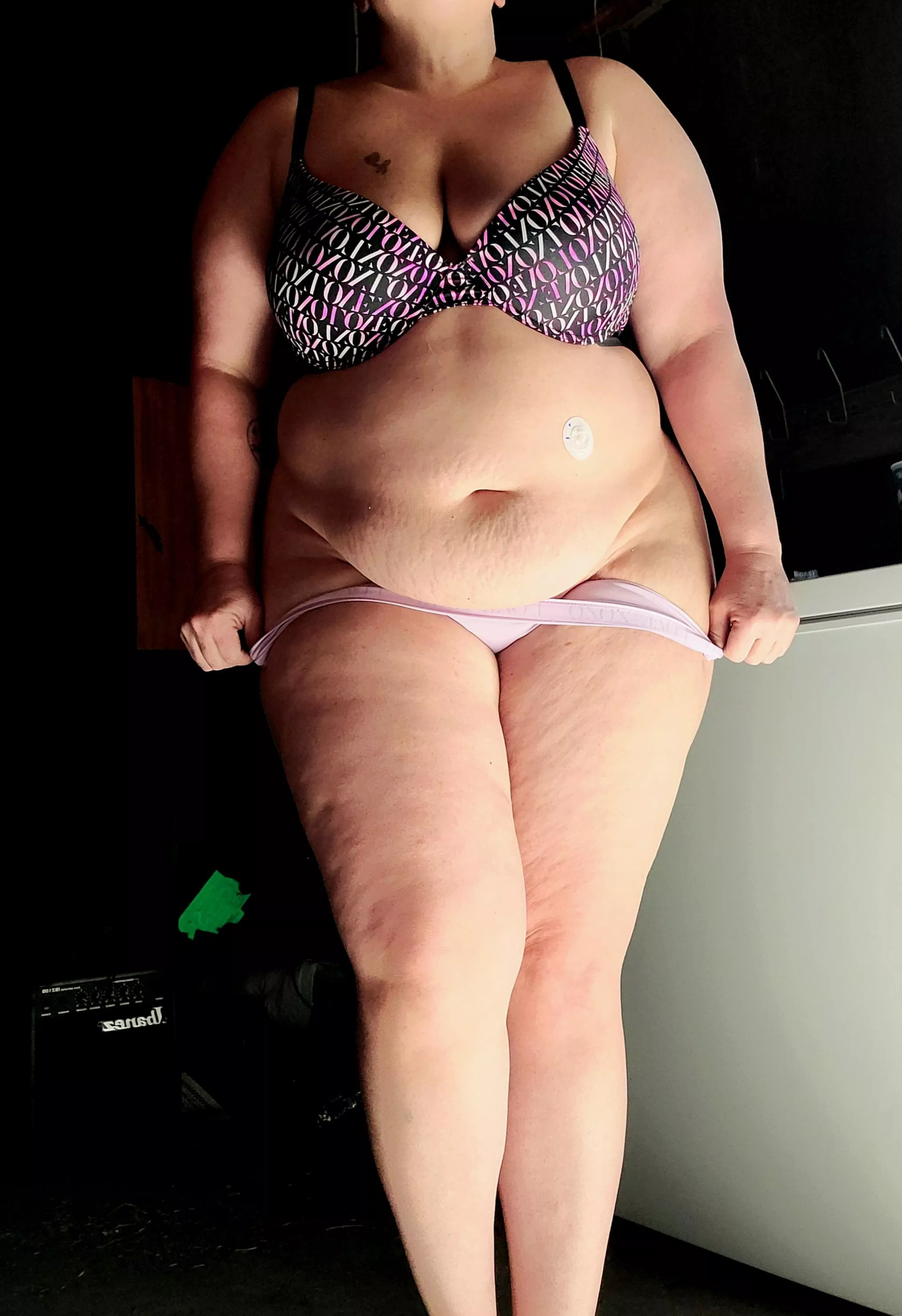 Big hips to hold while you fuck me posted by FeetsiePetetsee