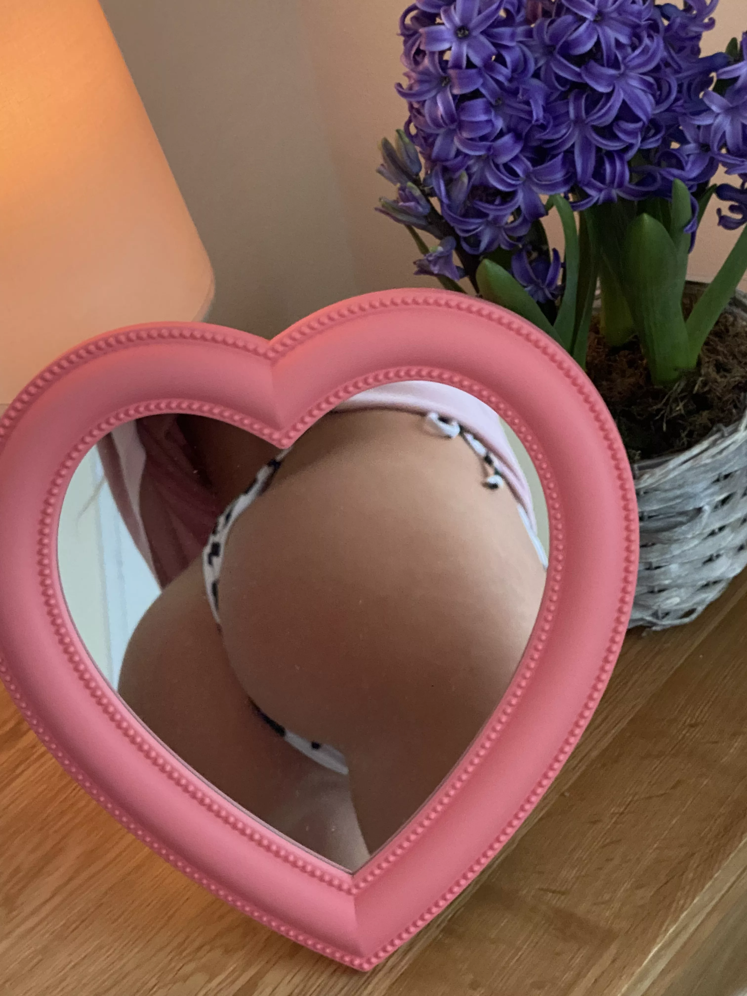 Blessing the timeline with my cute little butt x posted by FrancesBentley_