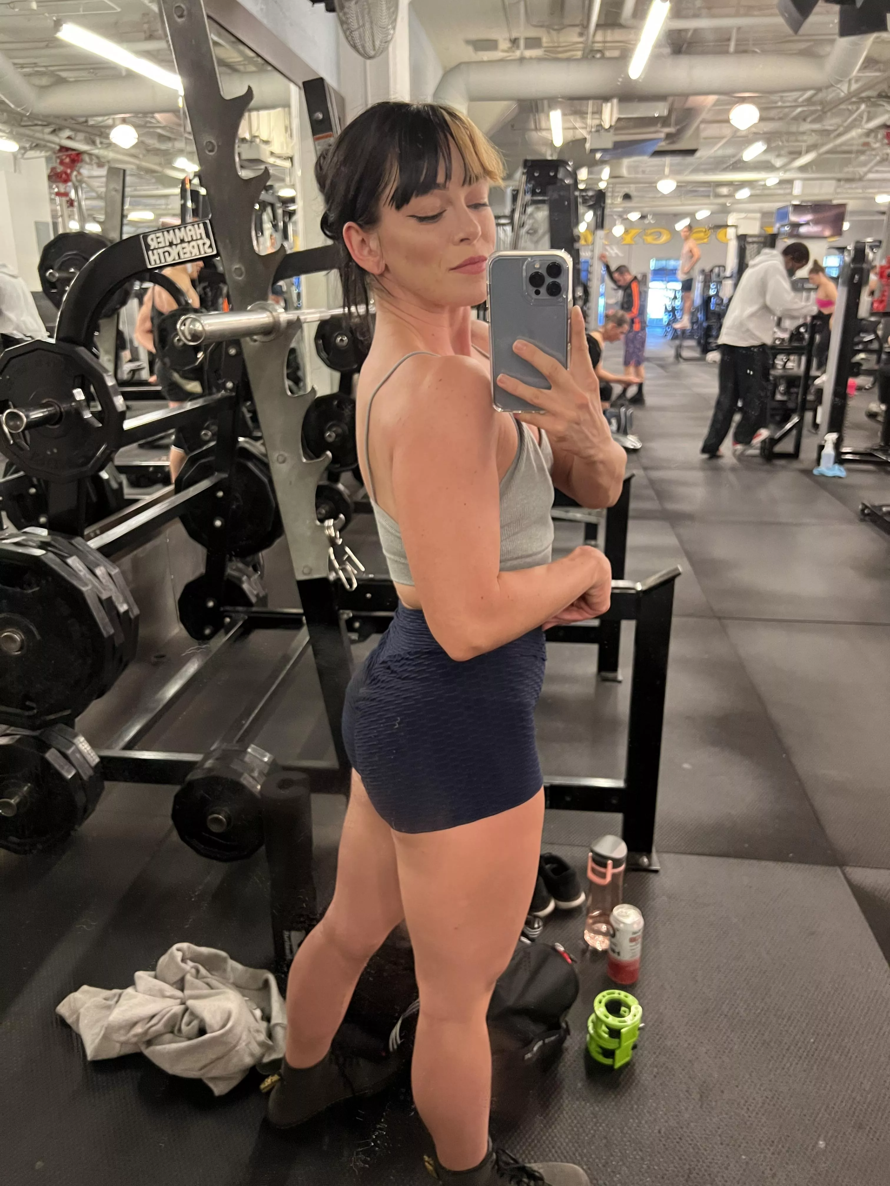 bulking so i’m a little self conscious rn but feel free to wish me a happy leg day 🤷‍♀️ posted by oof3000