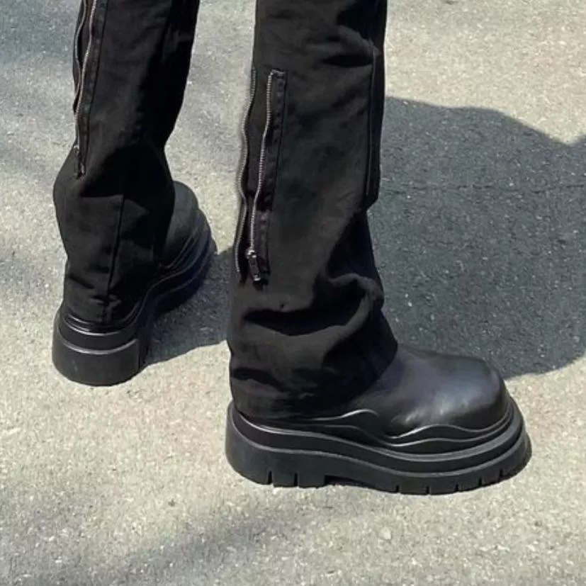 Can anyone tell me what the name of the boots? posted by kylecnde