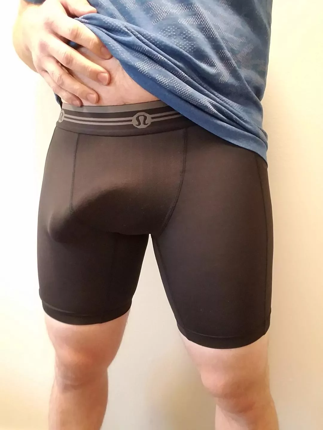 Can be hard to hide that bulge at the gym sometimes [37] posted by PNWGuyNextDoor