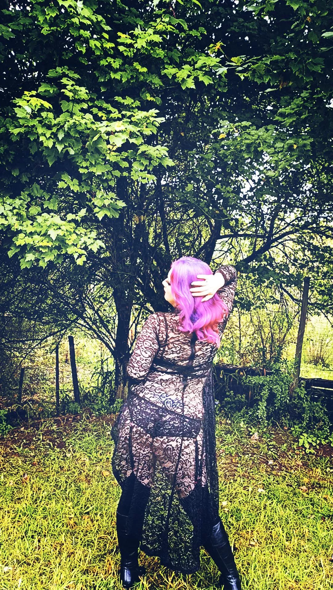 Chase me in the woods 🥰 posted by Kitty_D