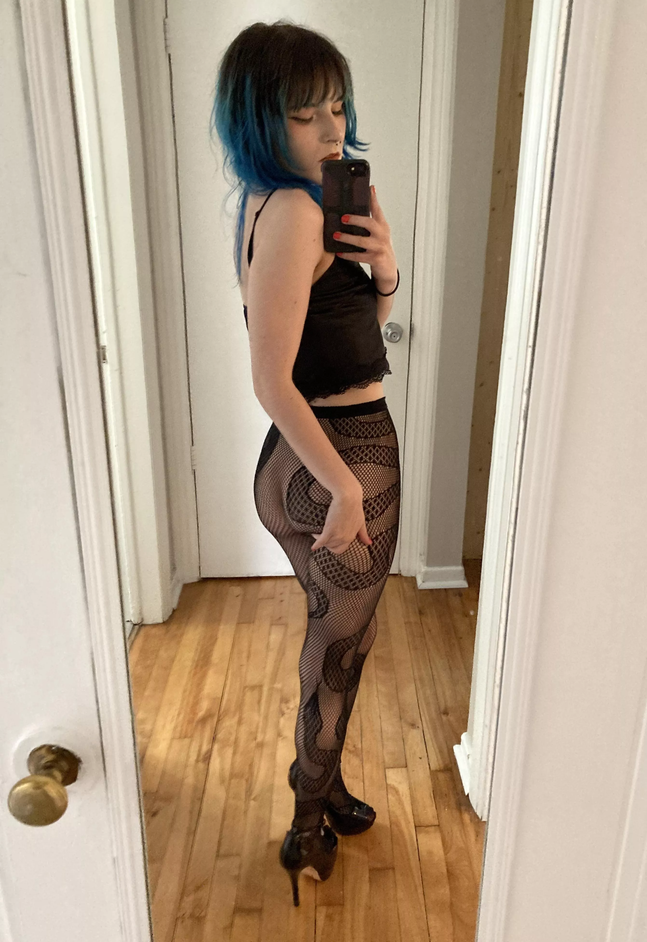 Do you like my little fishnet butt? posted by desirebeedesirego