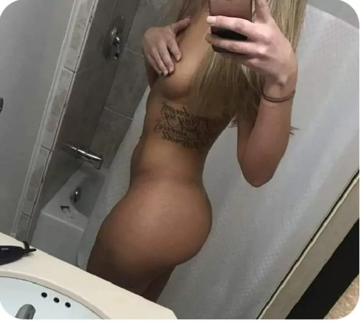 Do you prefer my pussy or my ass?ðŸ˜ posted by Michelle-skys