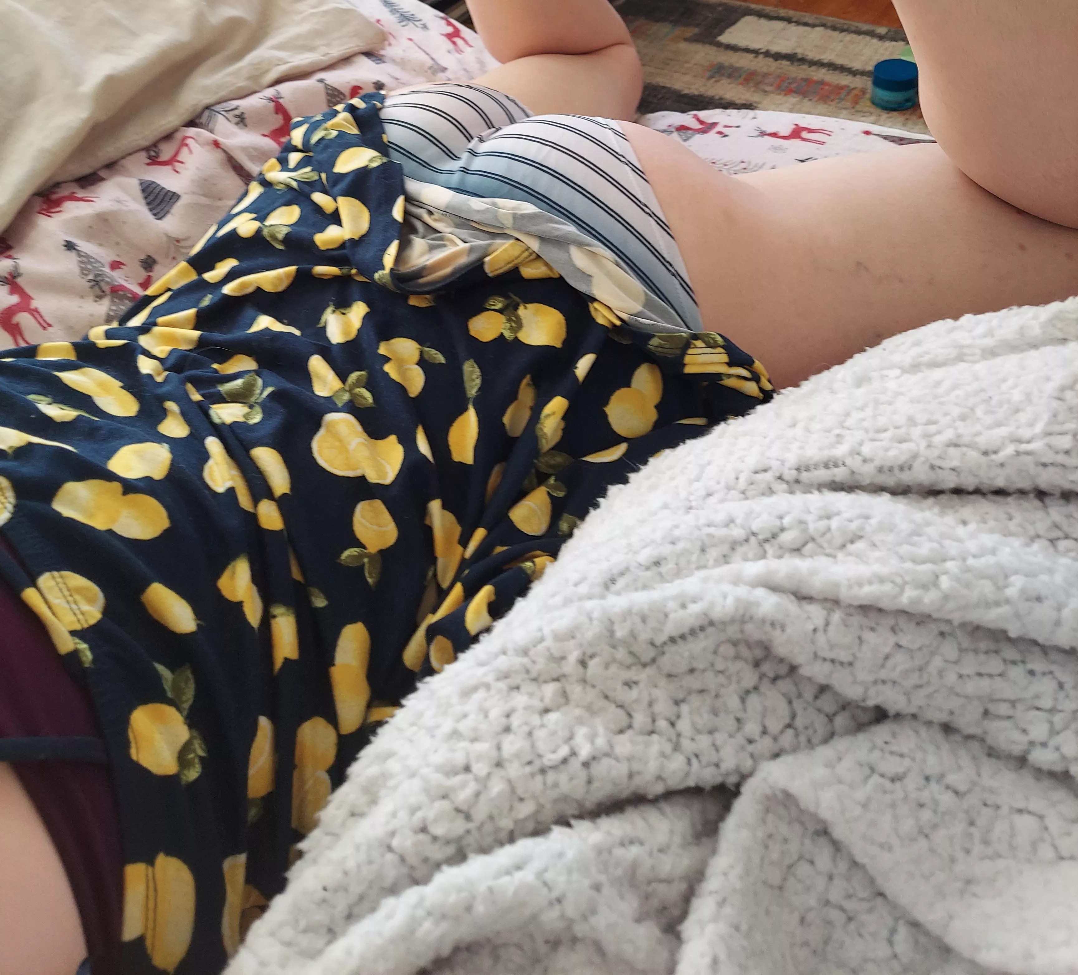 Does my little butt [f]it in here? Please don't be mean ðŸ‘‰ðŸ‘ˆ posted by SilentSirenSings_