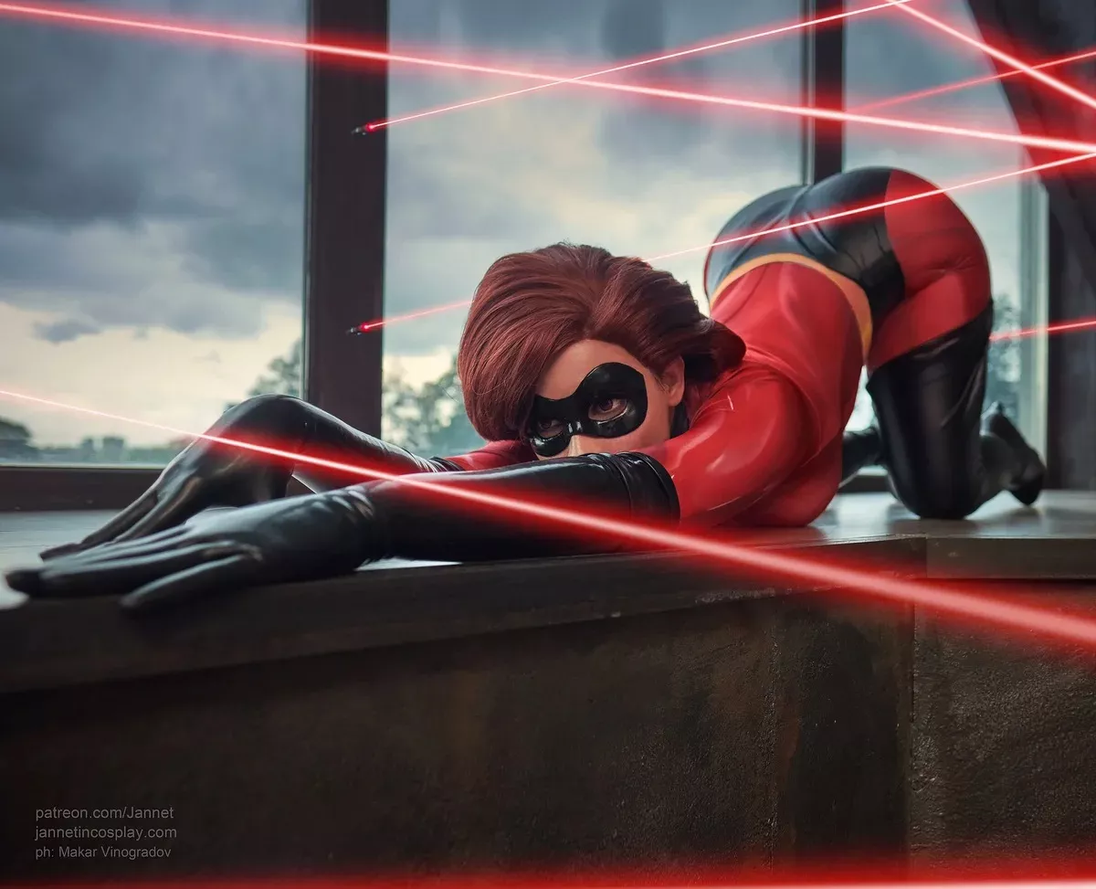 Elastigirl (The Incredibles), cosplay by JannetIncosplay.~ posted by JannetIncosplay