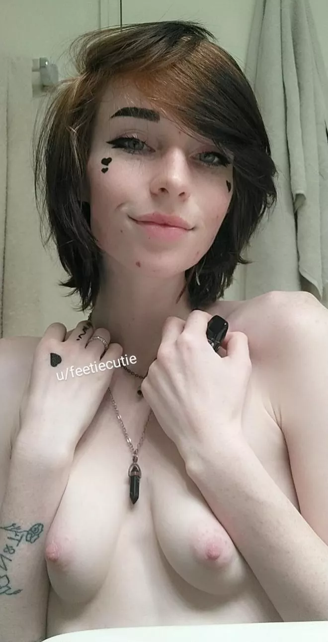 Emo girls are cuter than anyone else posted by feetiecutie