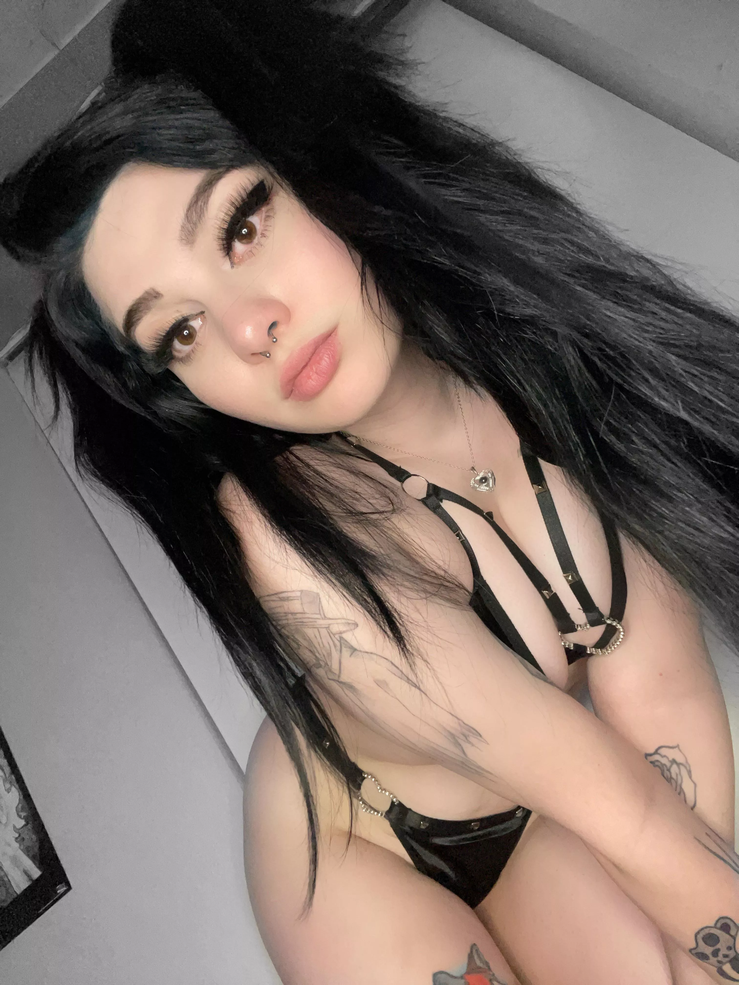 Enjoying my new lingerie set ðŸ–¤ posted by jisatsuwaifu