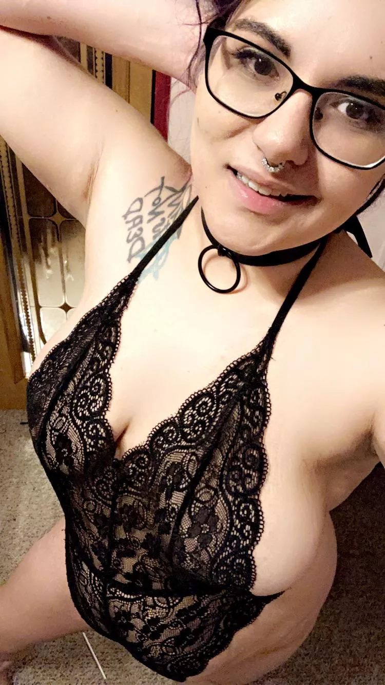 [F] All dressed up with nowhere to go. Anyone want to entertain me? posted by Substantial-Kale5536