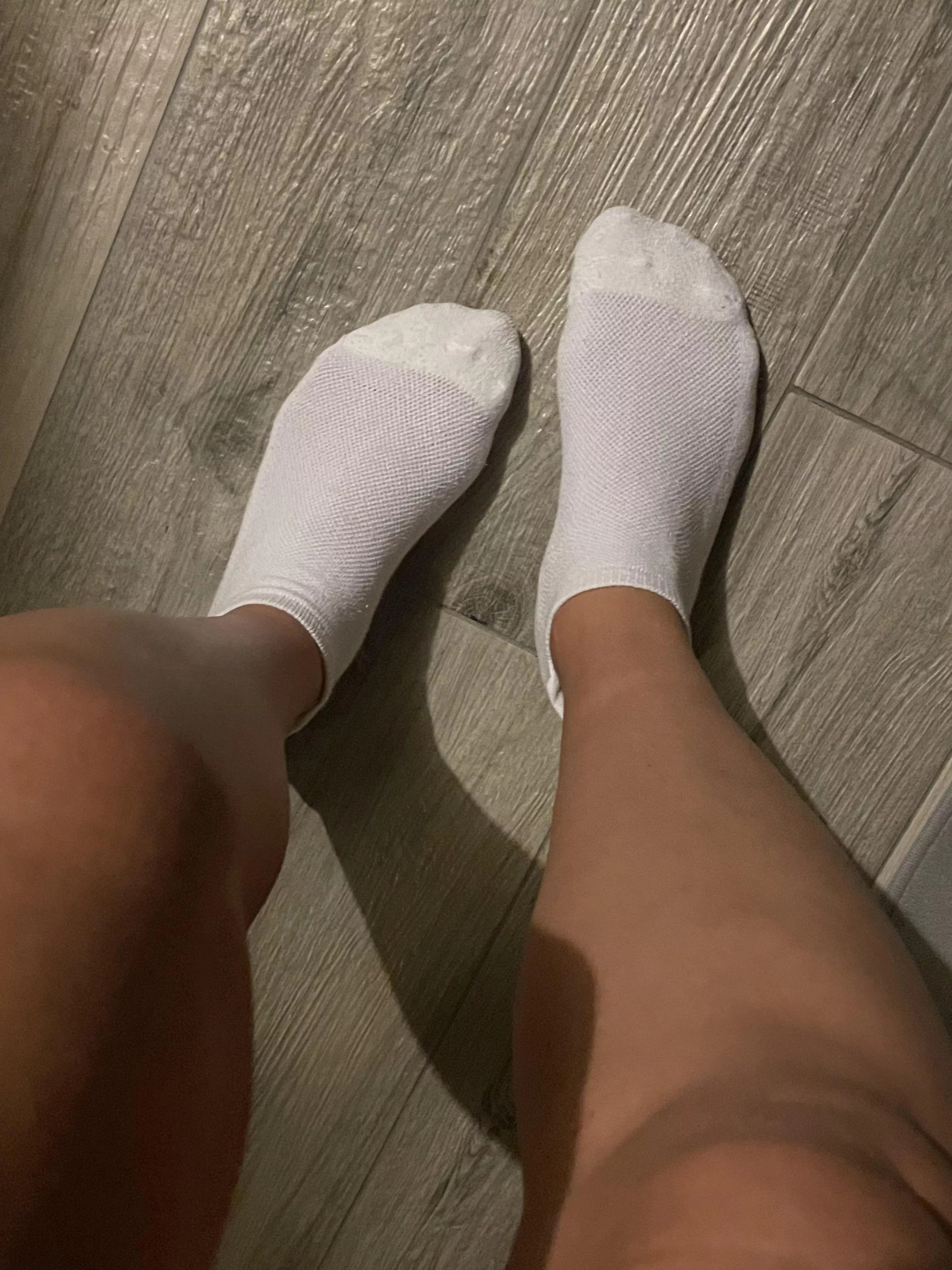 [f] Early morning ankle socks. posted by Evisfeet