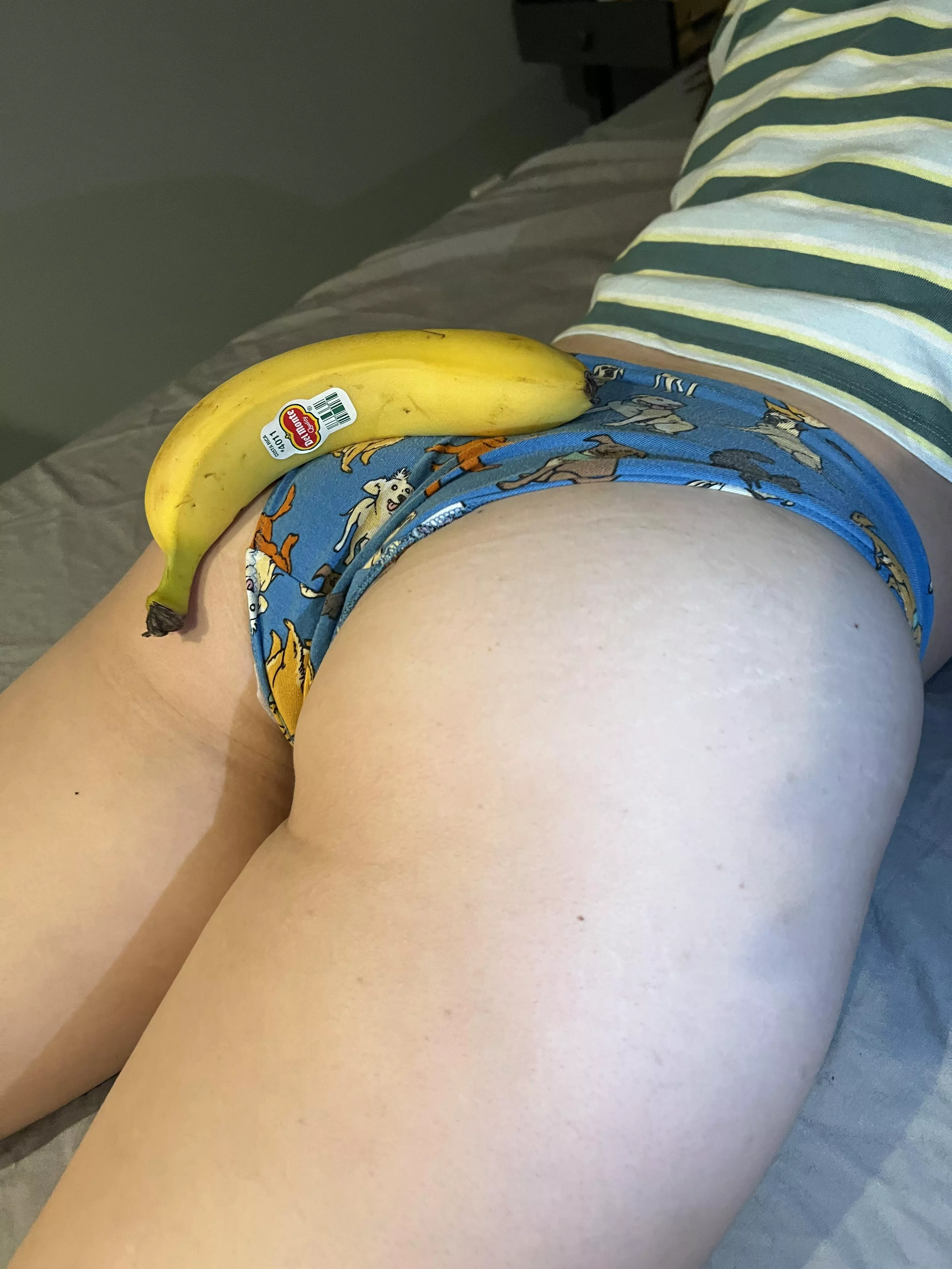 [f] My butt, banana for scale posted by Awkwardlastwordsx