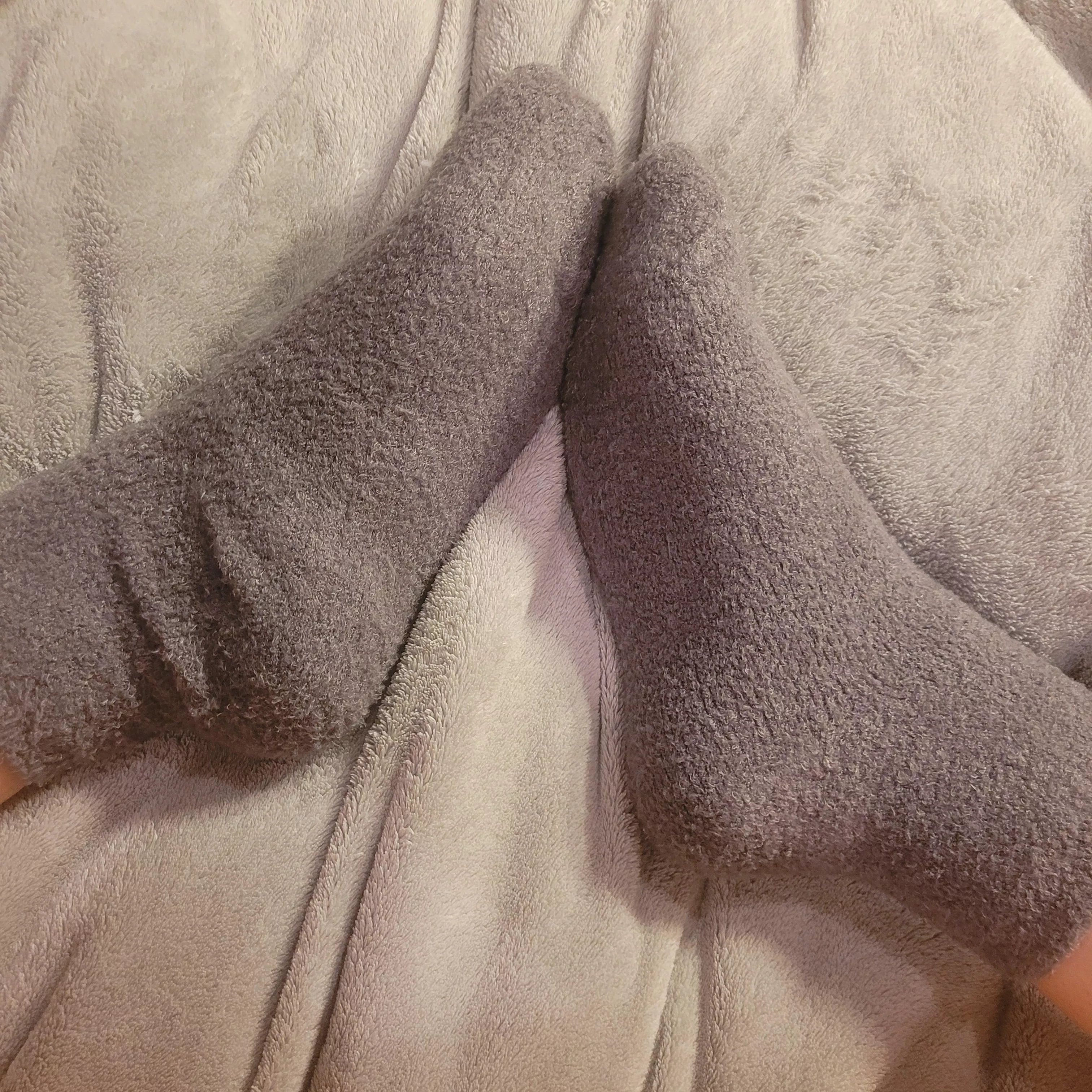 [f] these new aloe-infused socks of mine are soooo soft 😍 posted by feis_feet