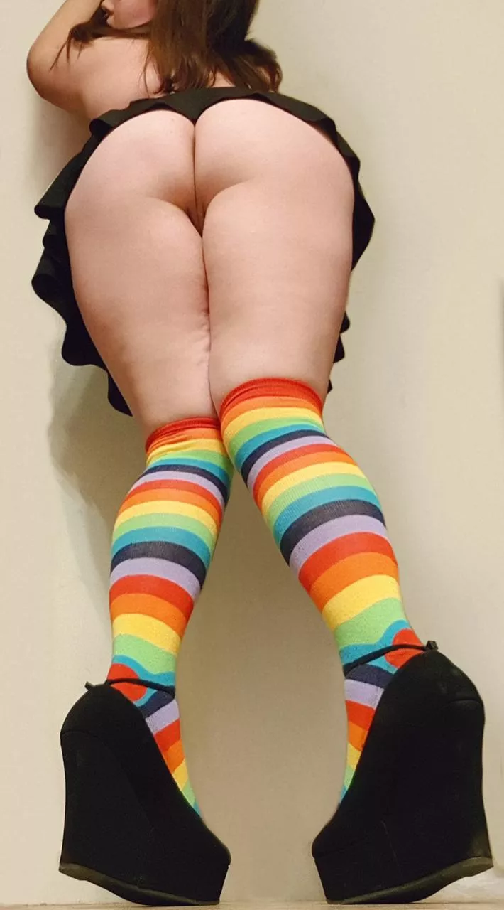 [female] definitely in need of more thigh highs 👀 posted by _sugar_lies_