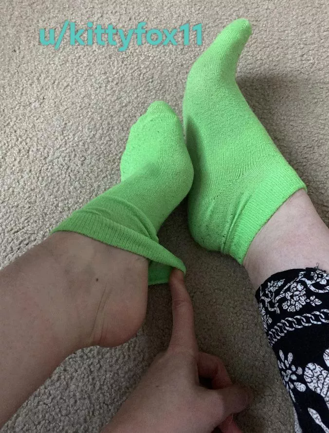 [female] Neon socks! Come see which other colors I have 😉💚🍀🙊 posted by kittyfox11