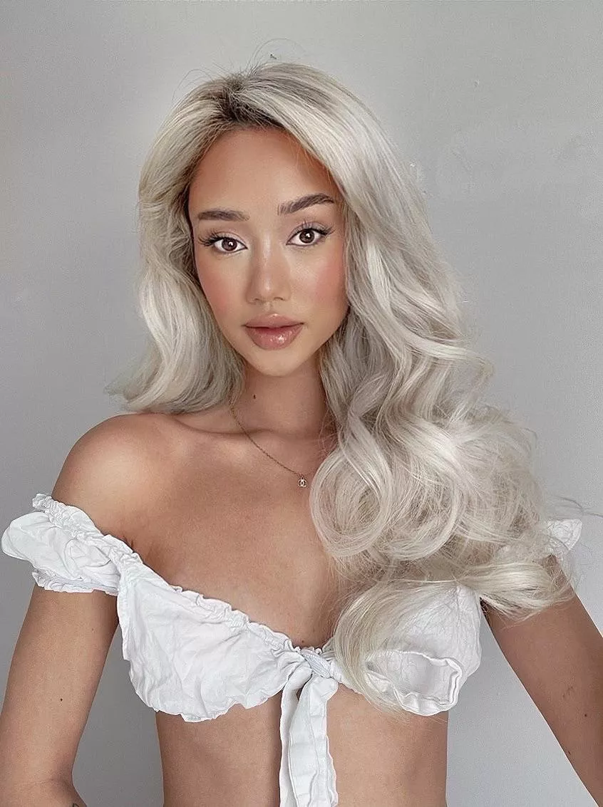 Filipina x English 🥥 posted by peachypiex