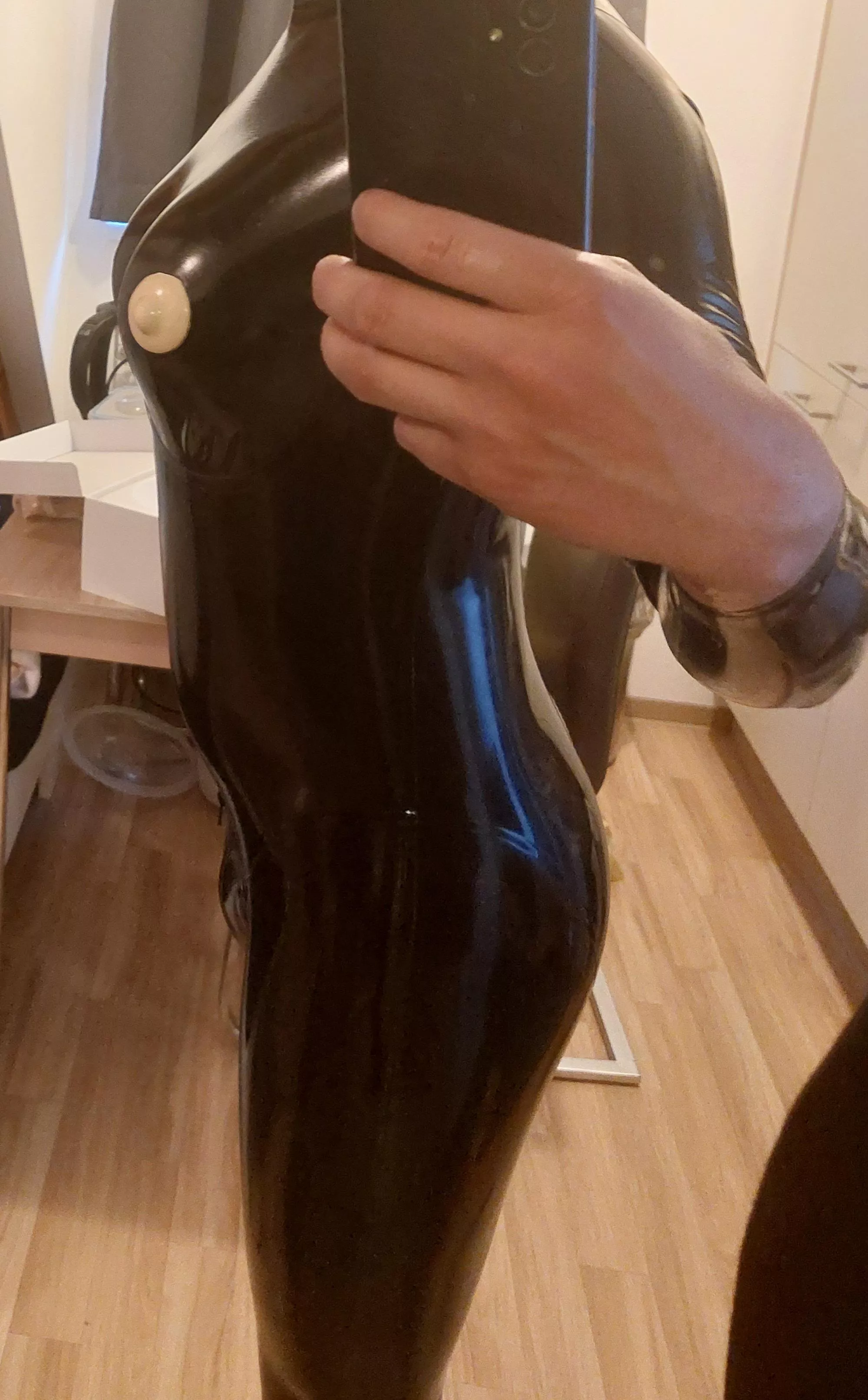 Finally got my rubberdoll suit!! posted by wripi