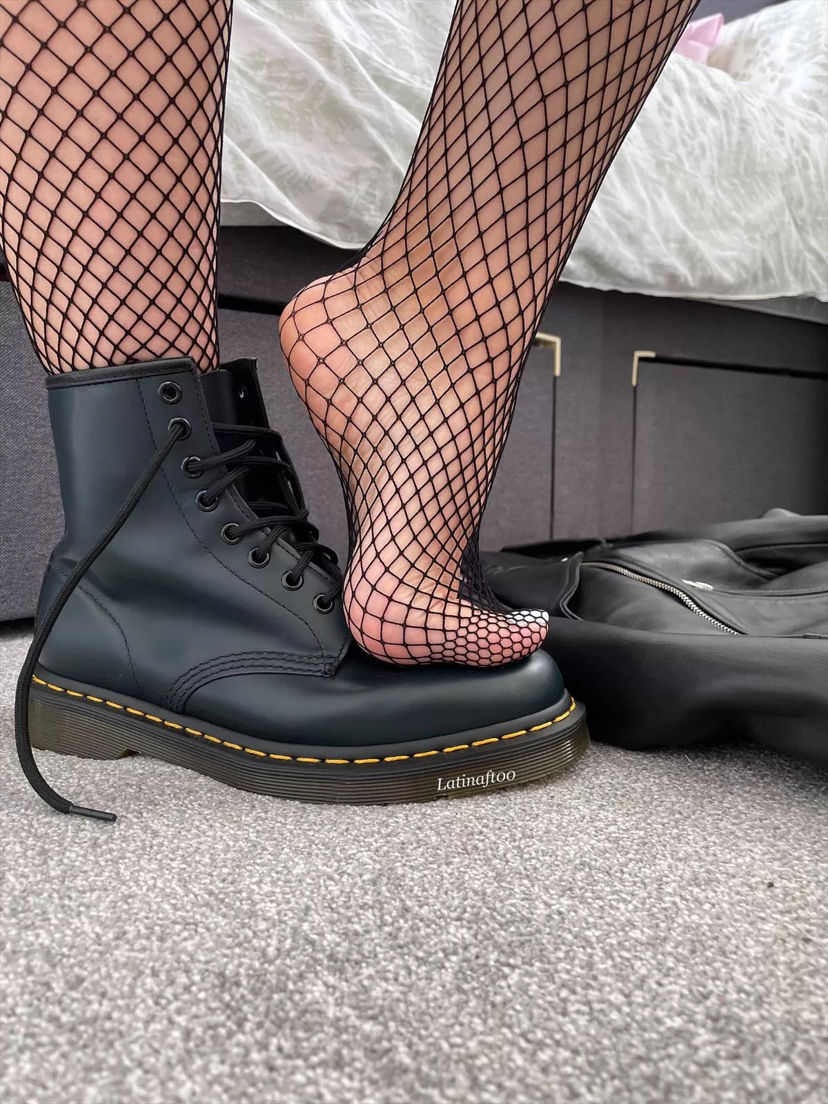 Fishnets and stinky boots posted by Latinaft00