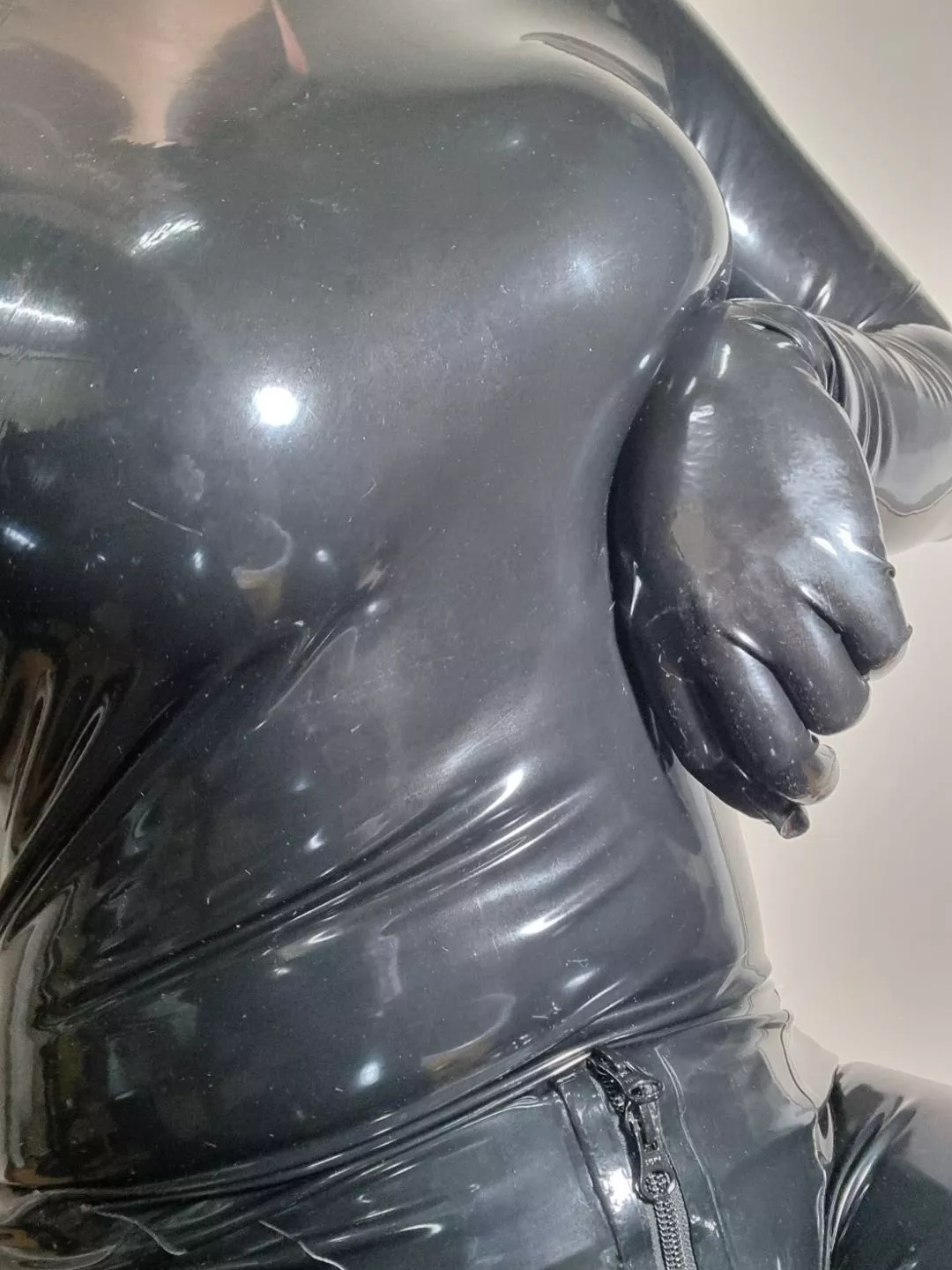 Friday again mean more latex hours! posted by lenovira