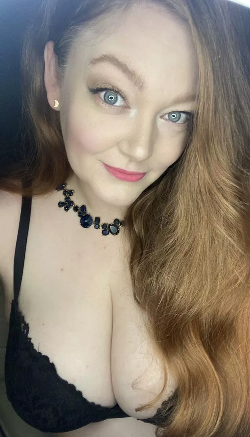 Friday cleavage lol posted by Toyrobot2285