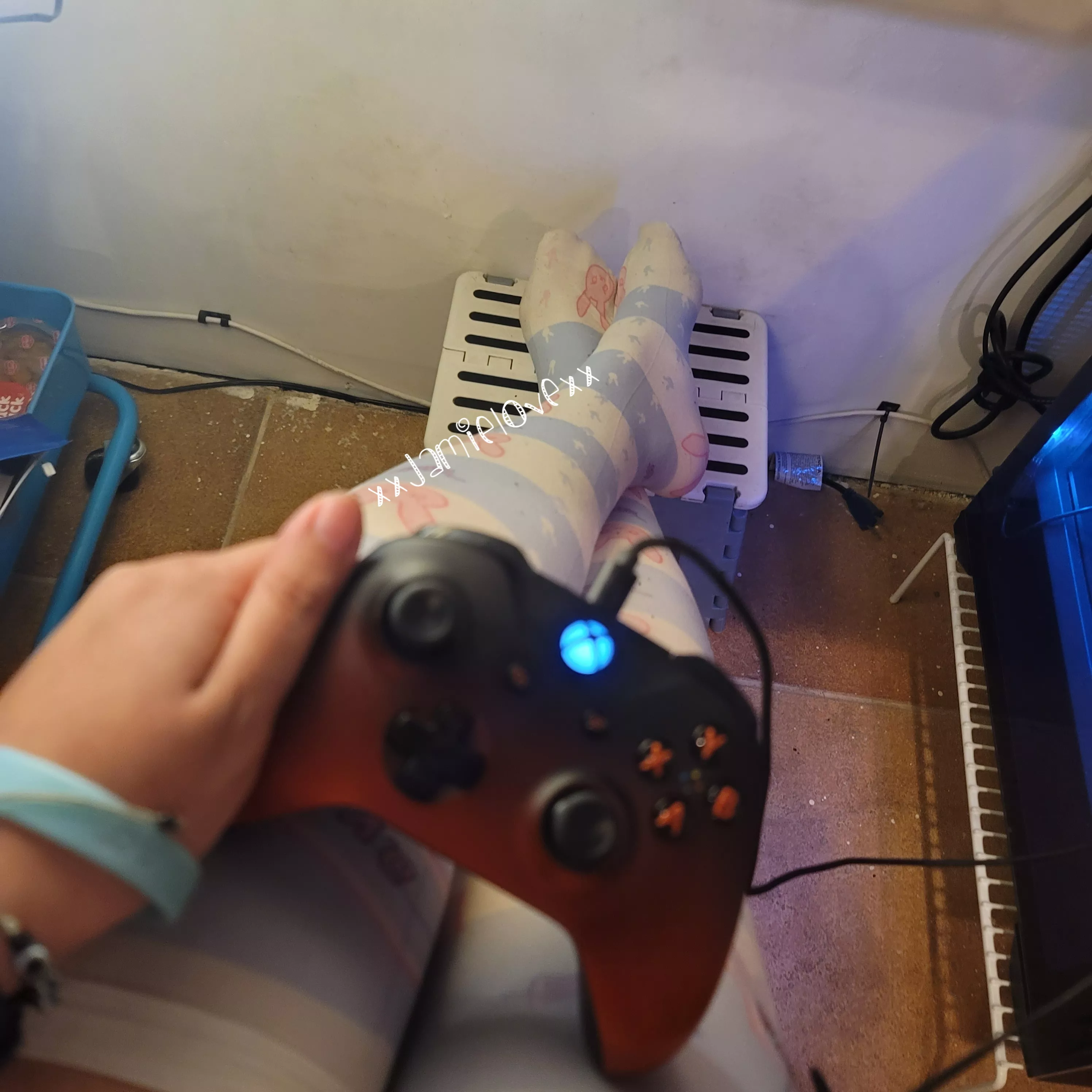 Gotta be comfy to play games posted by XxJamieLovexX