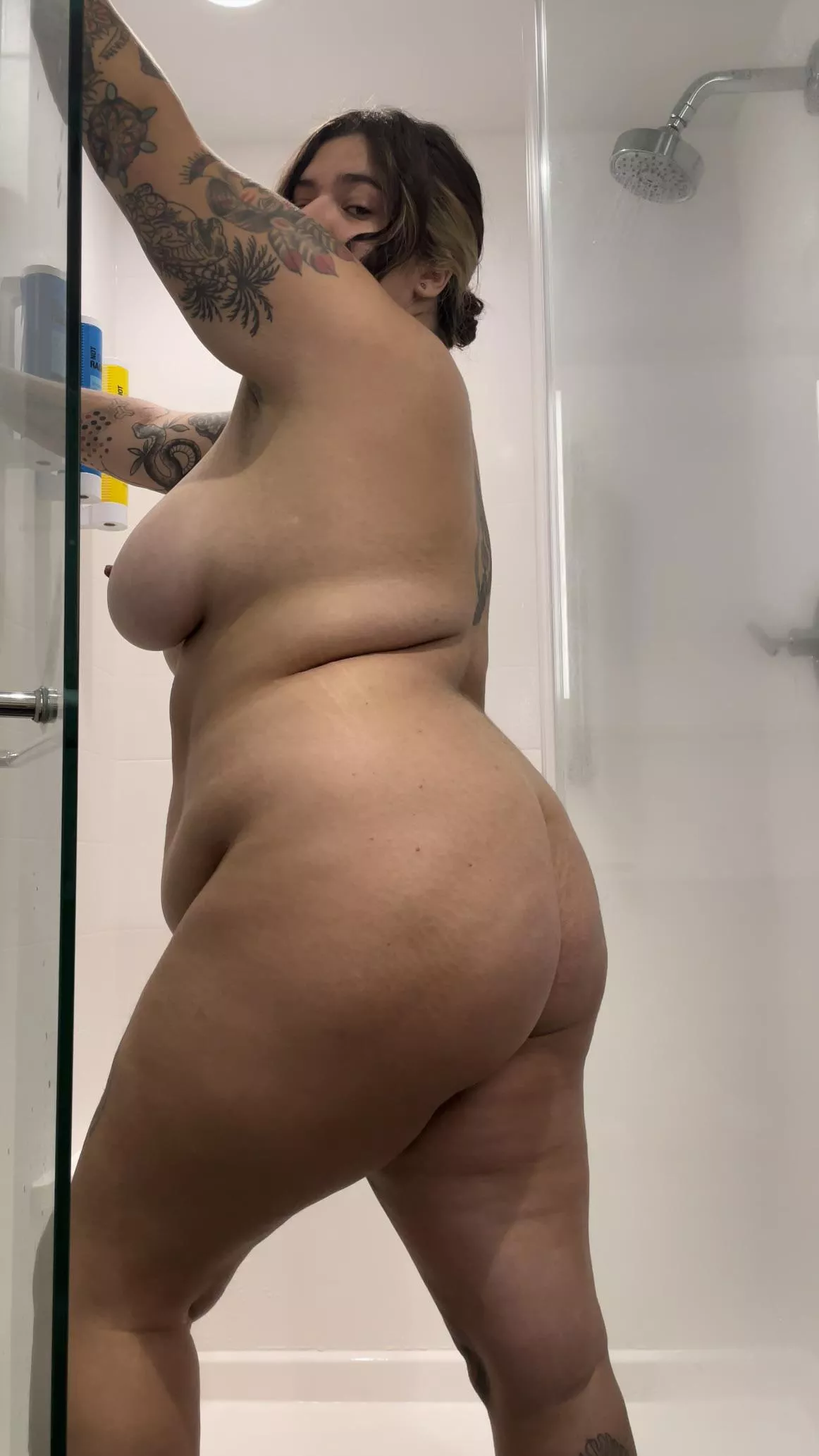 Heard you liked thick milfs ðŸ˜‰ posted by downwthethicccness