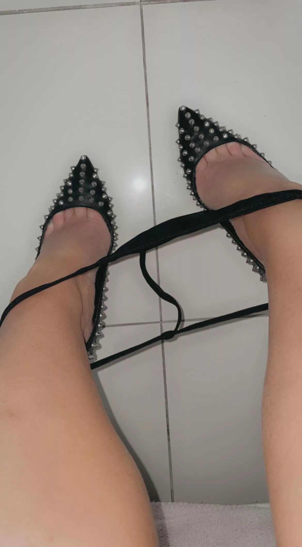 Heels and a thong [f] posted by missfeetandfingers