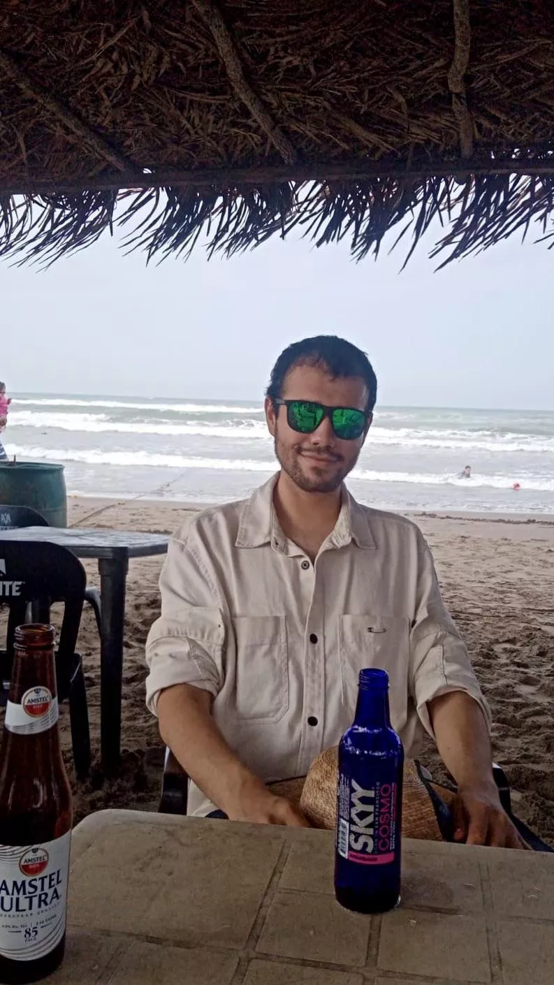 hi from the beach i recently got a hair transplant and someone asked me to post after pics sometime so hi it’s been 5 months and this is how i look now i think it’s going well posted by ferlozs