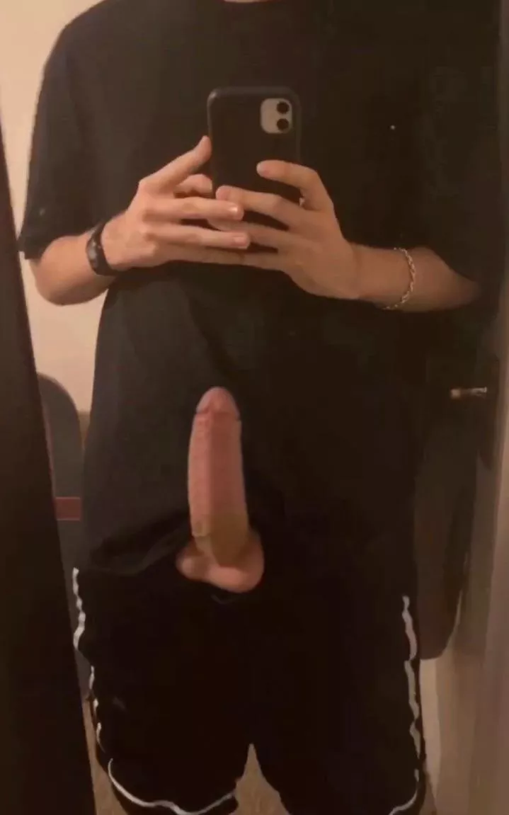 hi this is my dick posted by andreeash_89