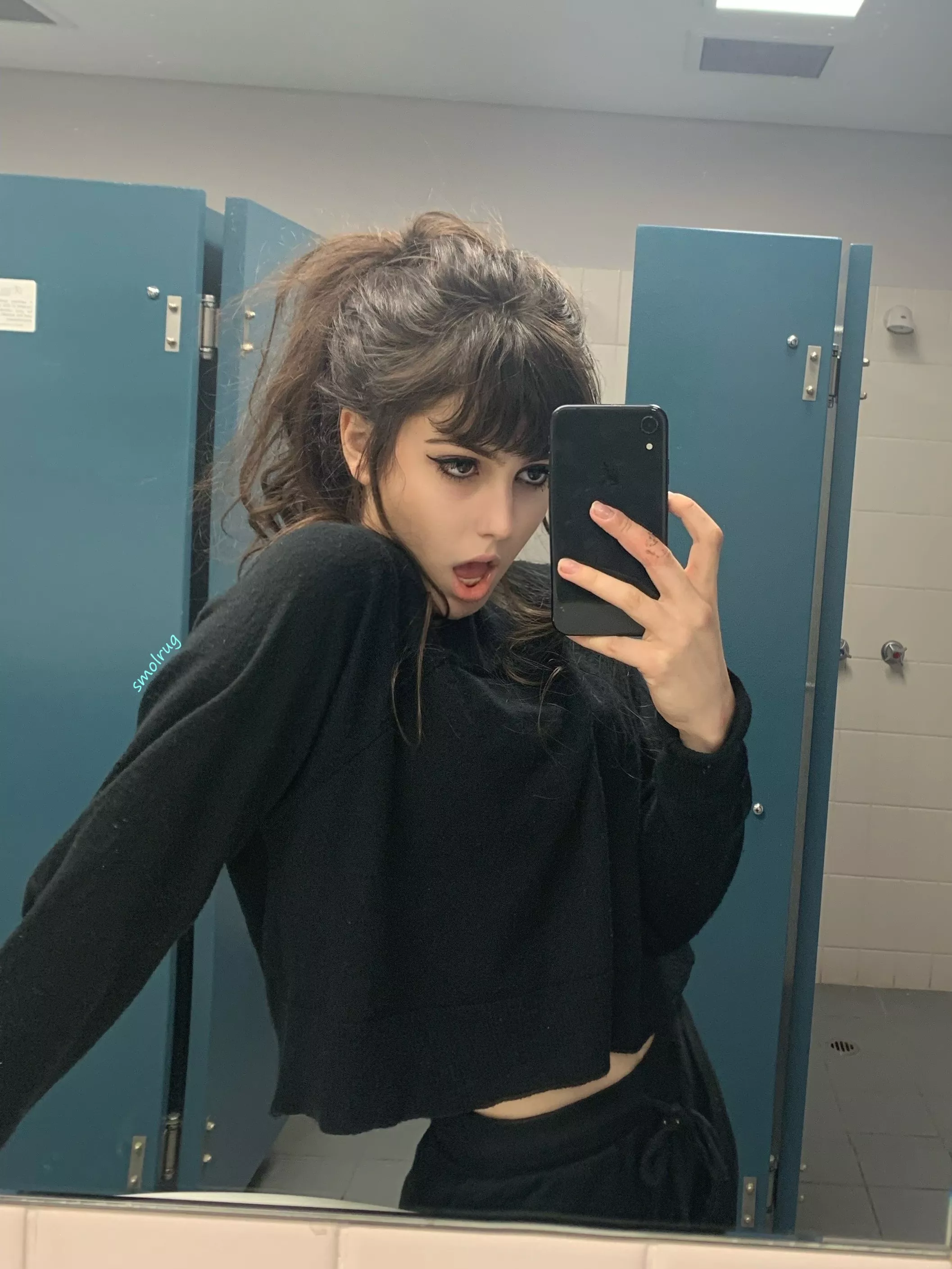 Horni in the college bathroom :)) Say hi 🤍18f posted by smolrug