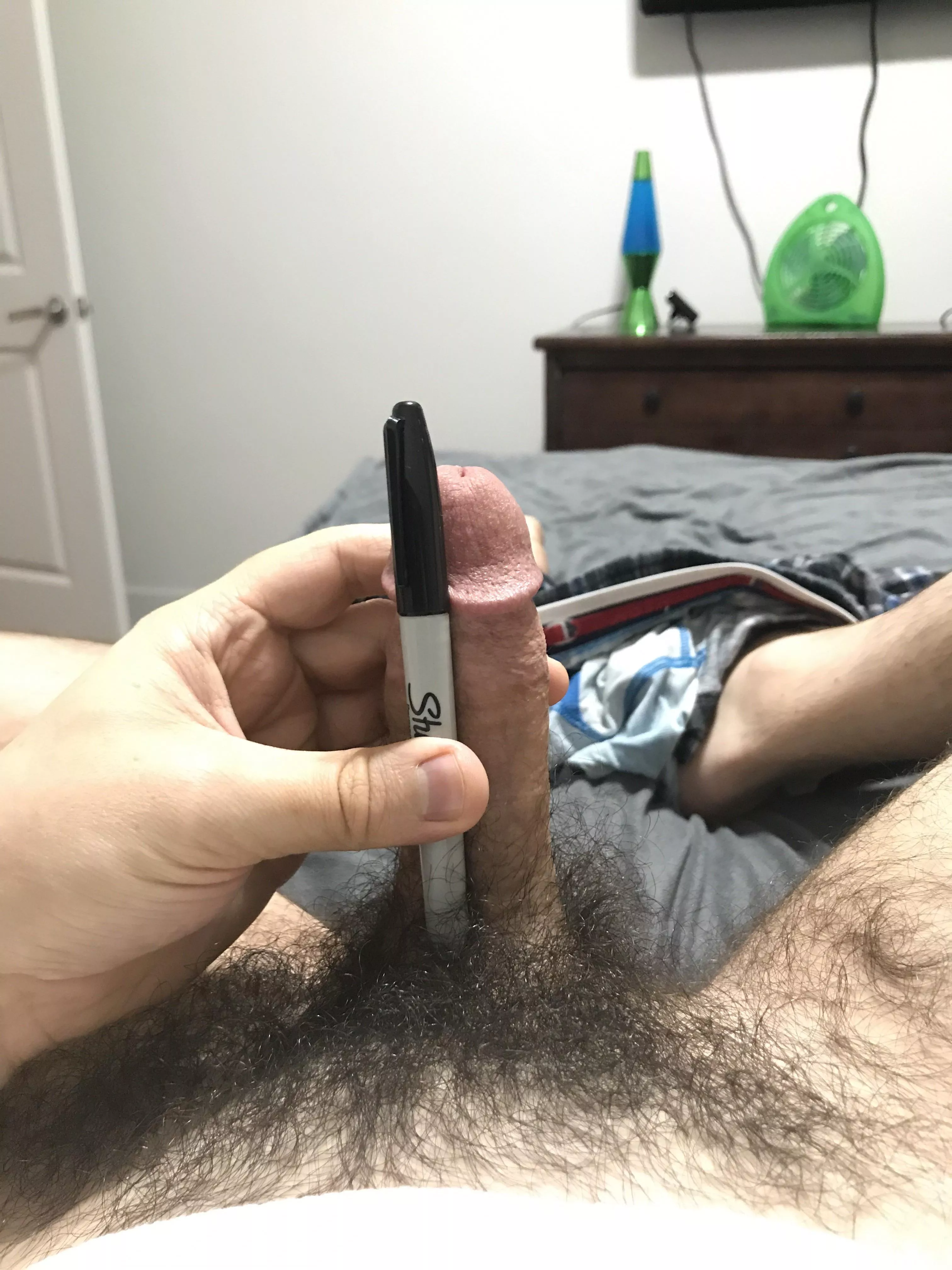 Hung dudes DM me to compare posted by skittlerainbow14