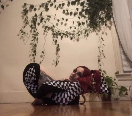 I can stay in this position for over 15 mins in case you were wonderingâ€¦.ðŸ˜ˆðŸ–¤ðŸðŸŒ± posted by Feral_nymph