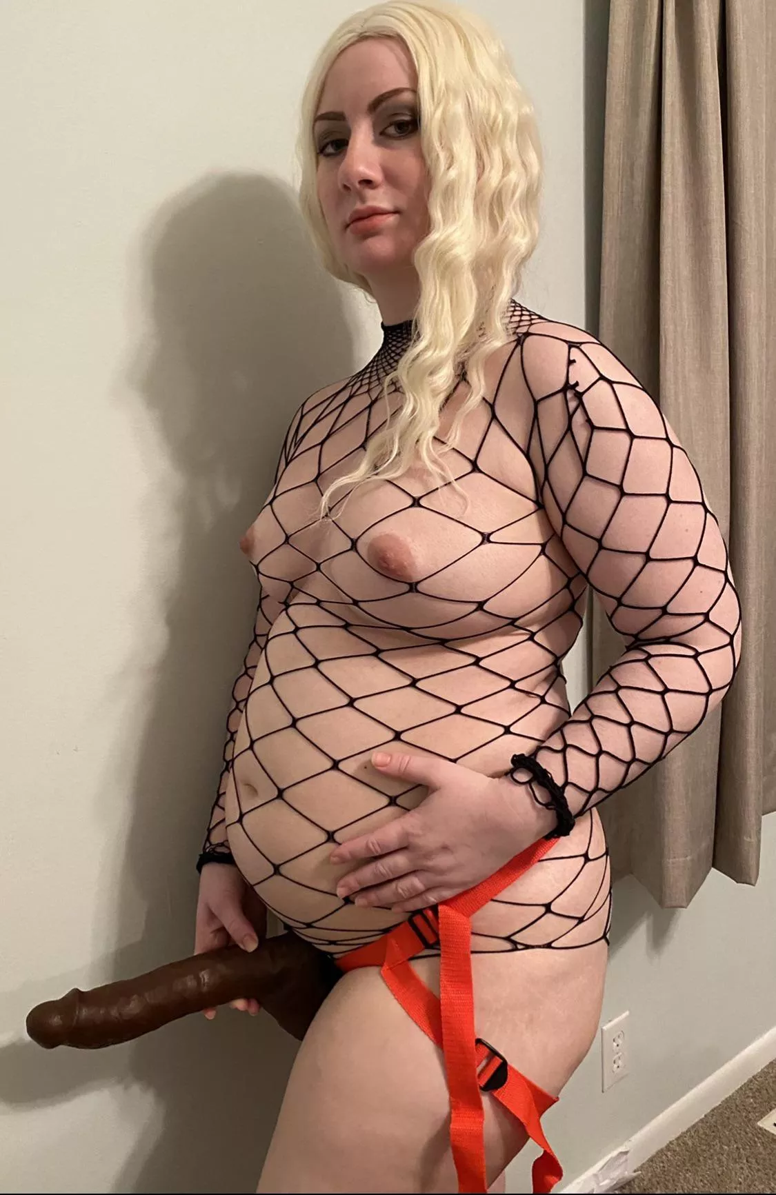 I know want you want to get [f]ucked by a pregnant mom posted by PennythePAWG