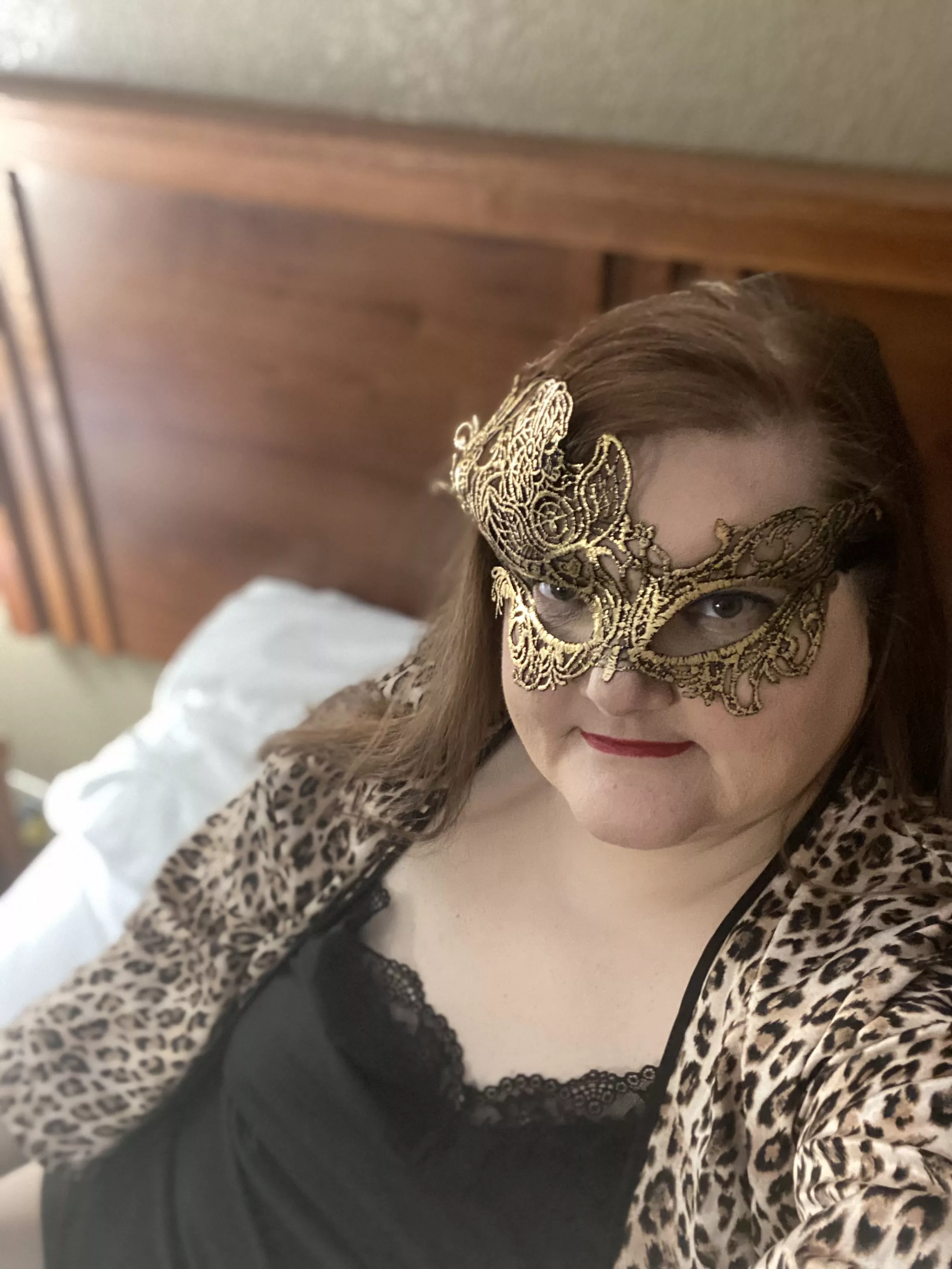 I'm waiting in bed for you my King. Come play with your BBW Queen. posted by BellaThatBBWNextDoor