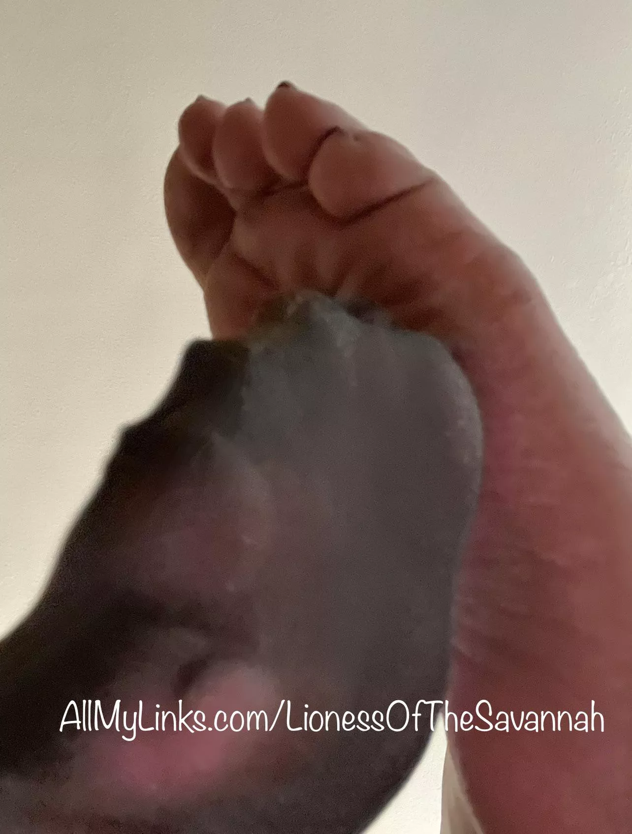 It’s Soles and Stockings Sunday! 😜😋 Do you prefer soles or stockings?! 😉😏 Here’s a bit of both! 🥰 (F) posted by Savannahs_Feet