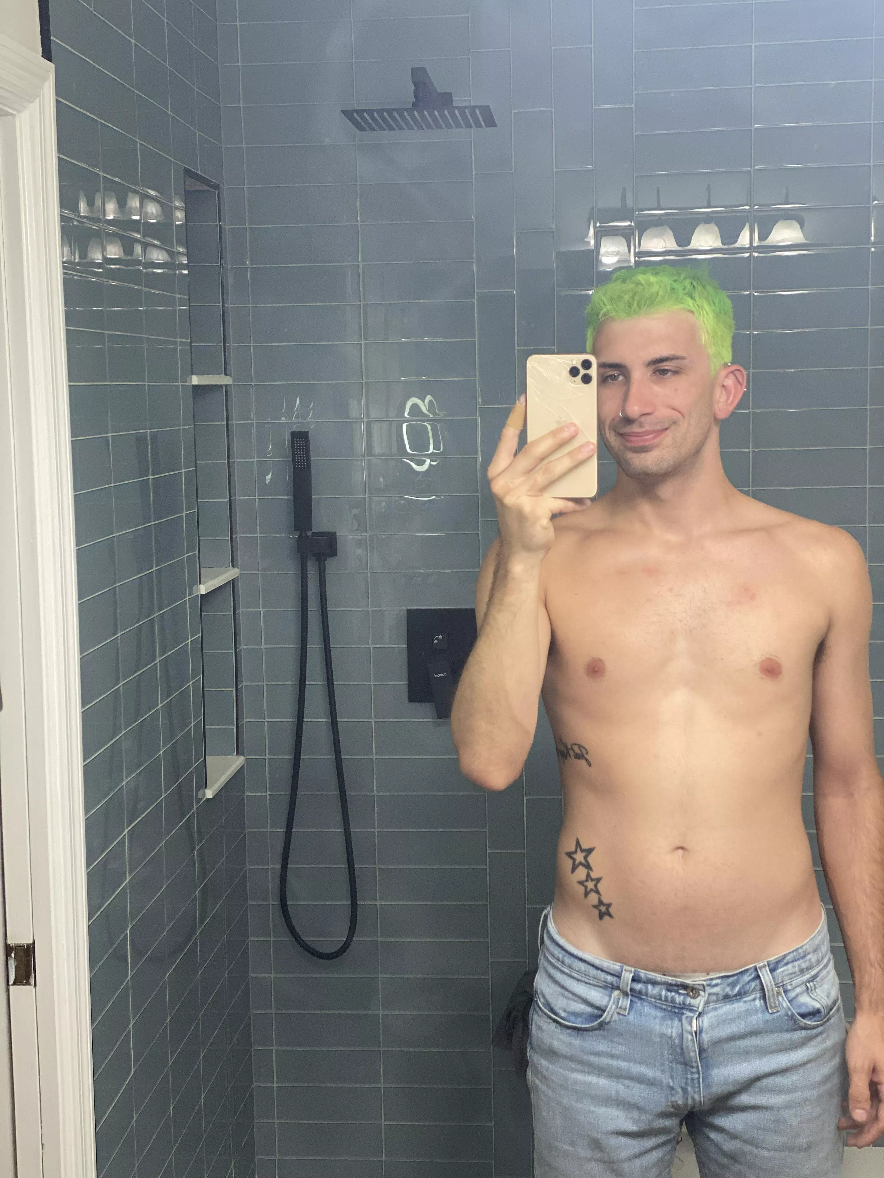 i’ve been feeling the green hair.. what do you think? posted by dbxscorpio